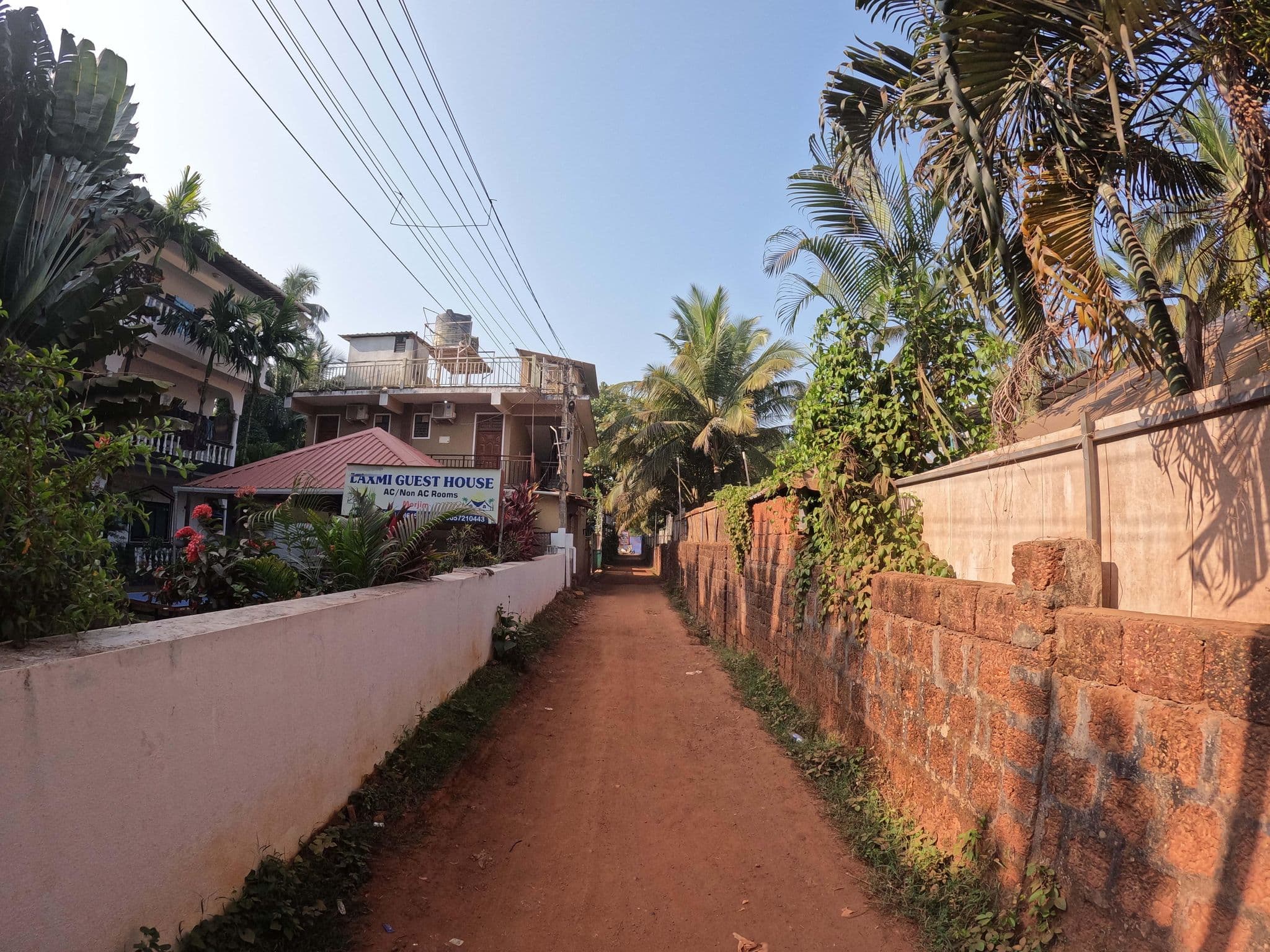 Street view near Laxmi Morjim Guest House 2* (ex.Laxmi Morjim Resort), Morjim — © lucomsky (CC BY-SA · Mapillary)