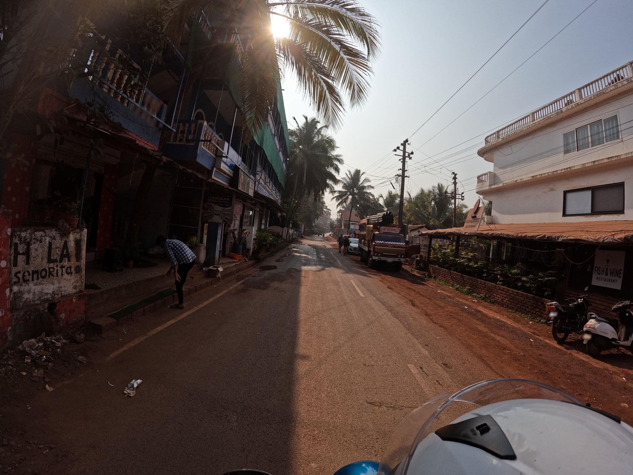 Street view near Aba, Mandrem — © lucomsky (CC BY-SA · Mapillary)