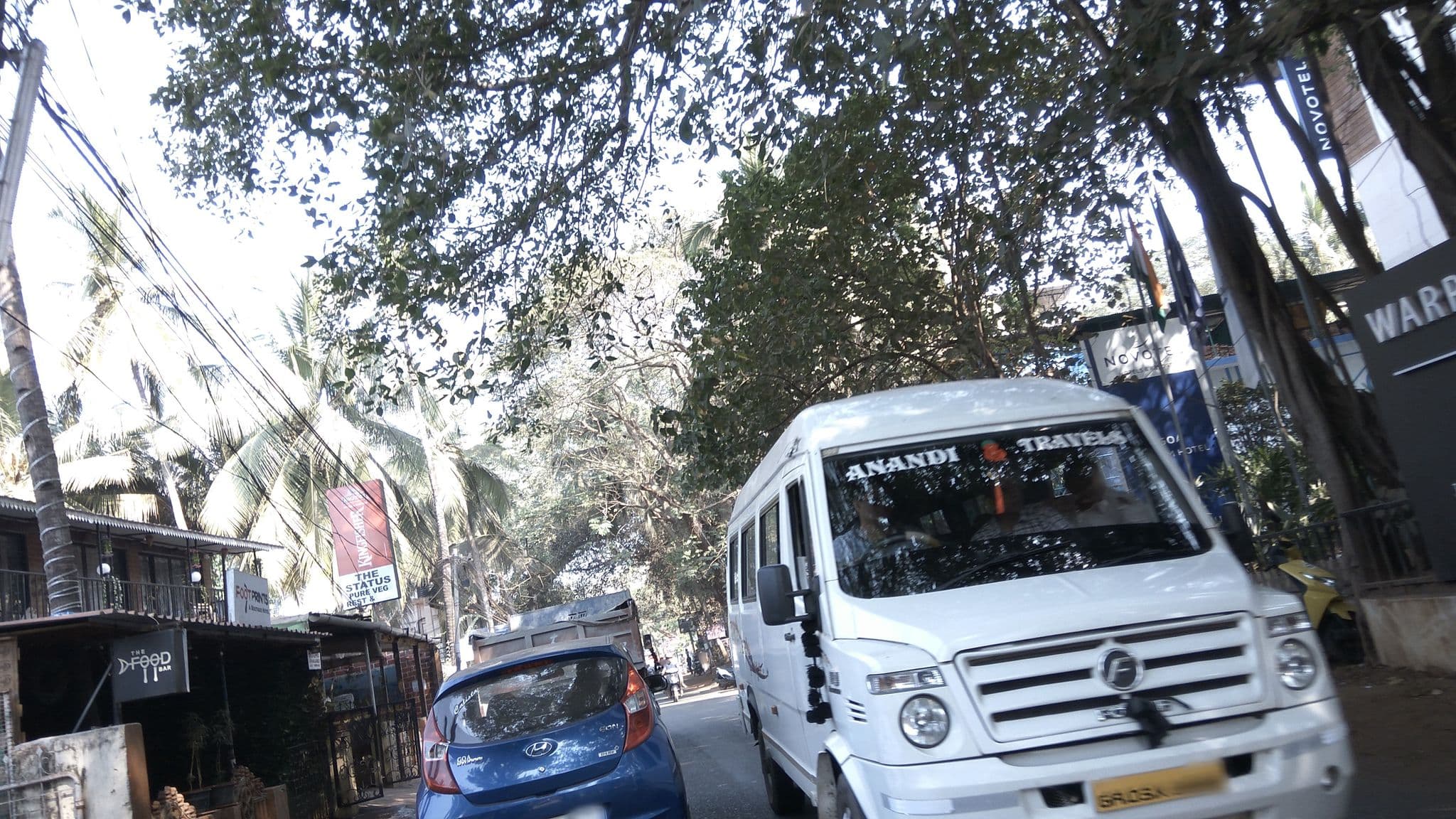 Street view near Novotel Goa Shrem Resort, Candolim — © natarajakaveeti (CC BY-SA · Mapillary)