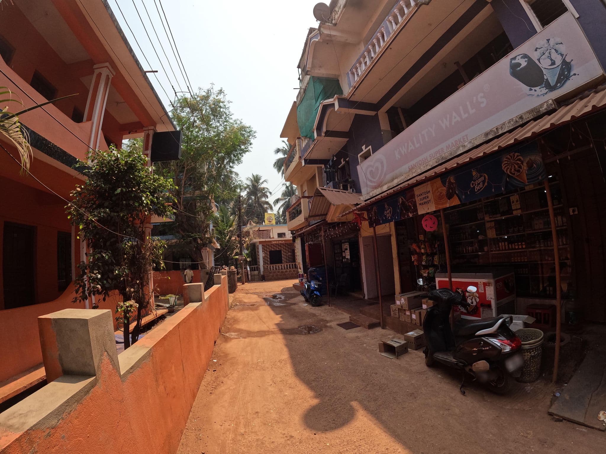 Street view near Sea Paradise Beach Huts, Mandrem — © lucomsky (CC BY-SA · Mapillary)