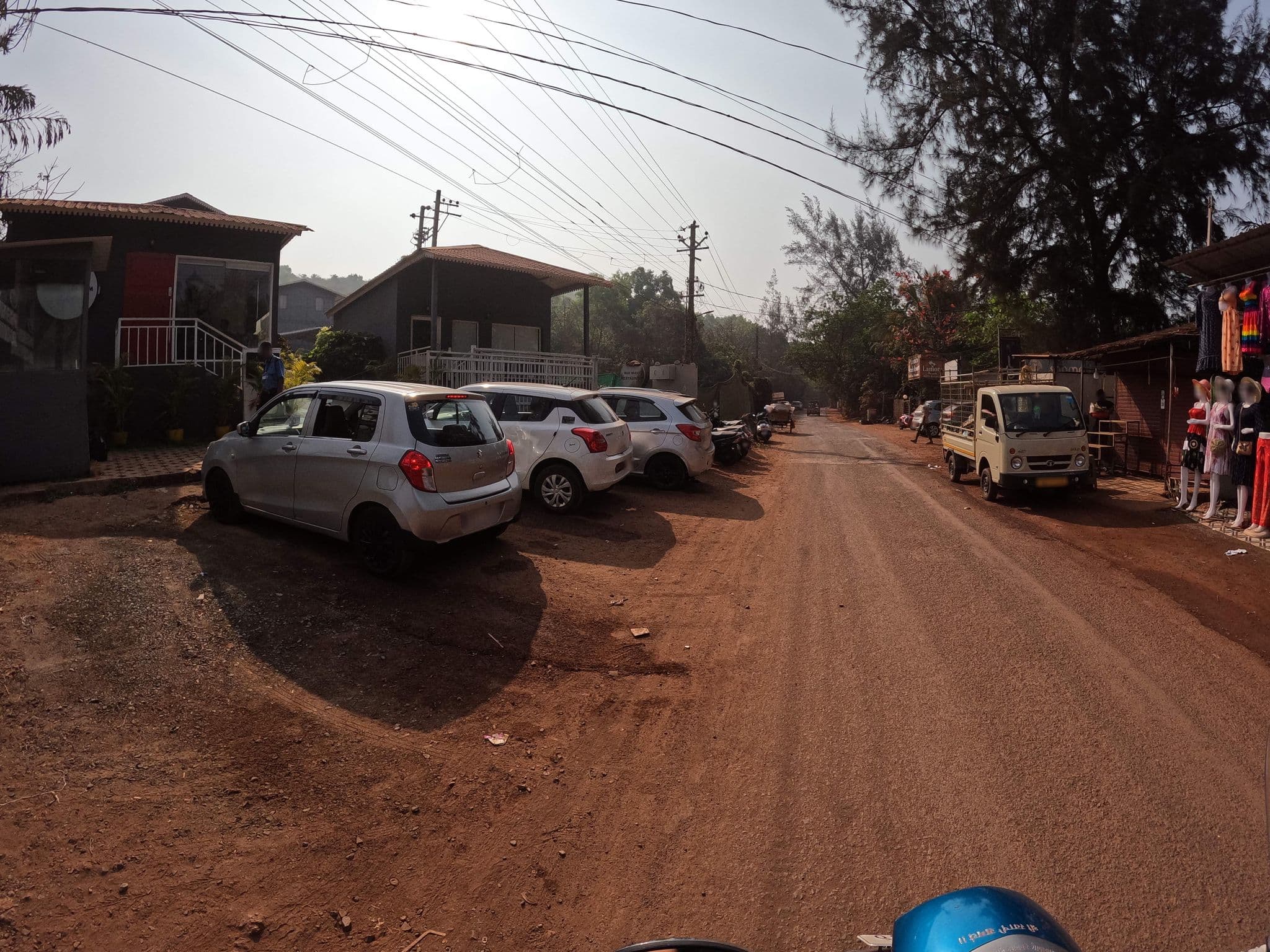 Street view near OYO Townhouse 031 Ashvem Beach, Mandrem — © lucomsky (CC BY-SA · Mapillary)