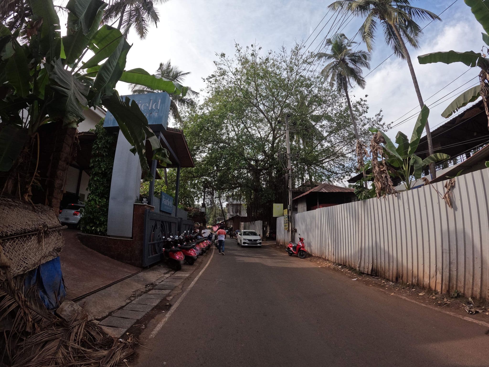 Street view near Fairfield by Marriott Goa Anjuna, Baga — © lucomsky (CC BY-SA · Mapillary)