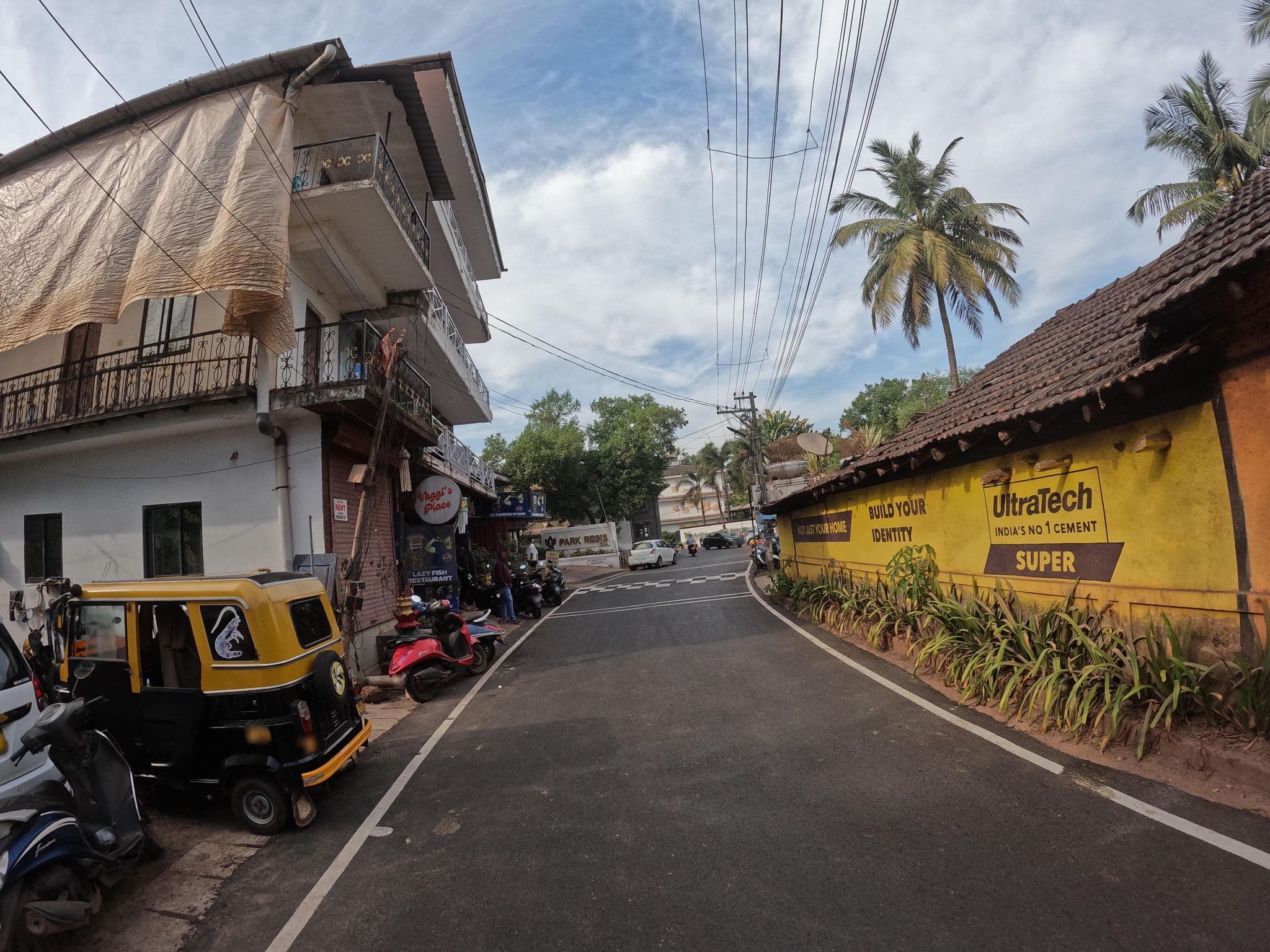 Street view near McGoa Holidays, Baga — © lucomsky (CC BY-SA · Mapillary)