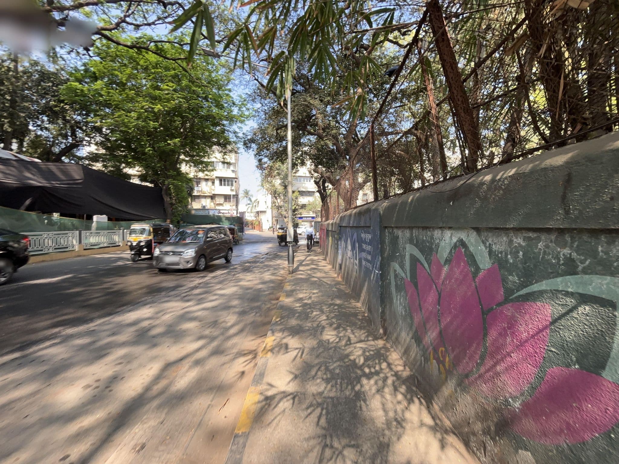 Street view near Hotel Metro Palace, Dhārāvi — © prakhar_Singh (CC BY-SA · Mapillary)