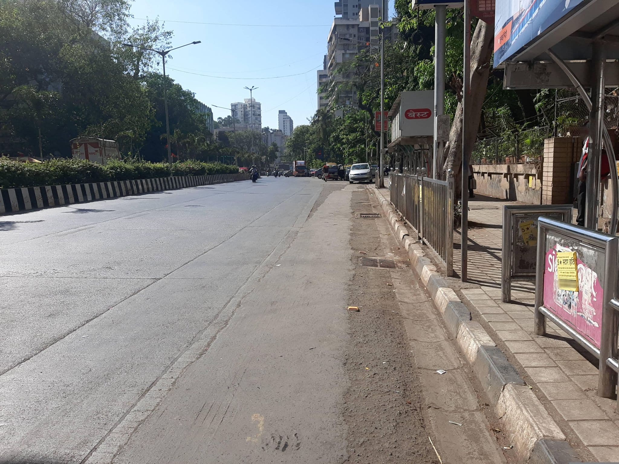 Street view near Claridge Hotel, Dhārāvi — © WPStan (CC BY-SA · Mapillary)