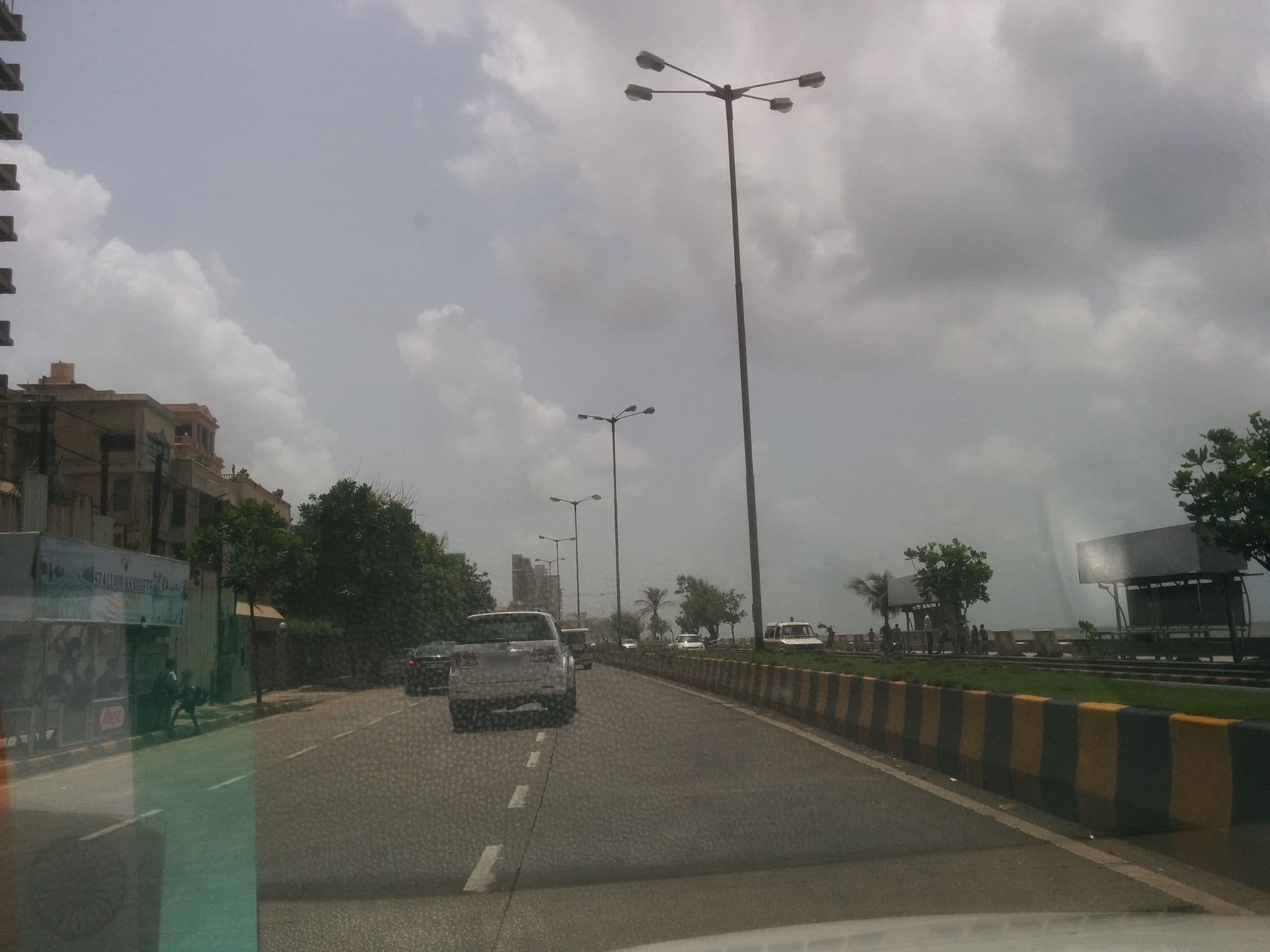 Street view near Sous Le Soleil Exactement, Dhārāvi — © shravan91 (CC BY-SA · Mapillary)