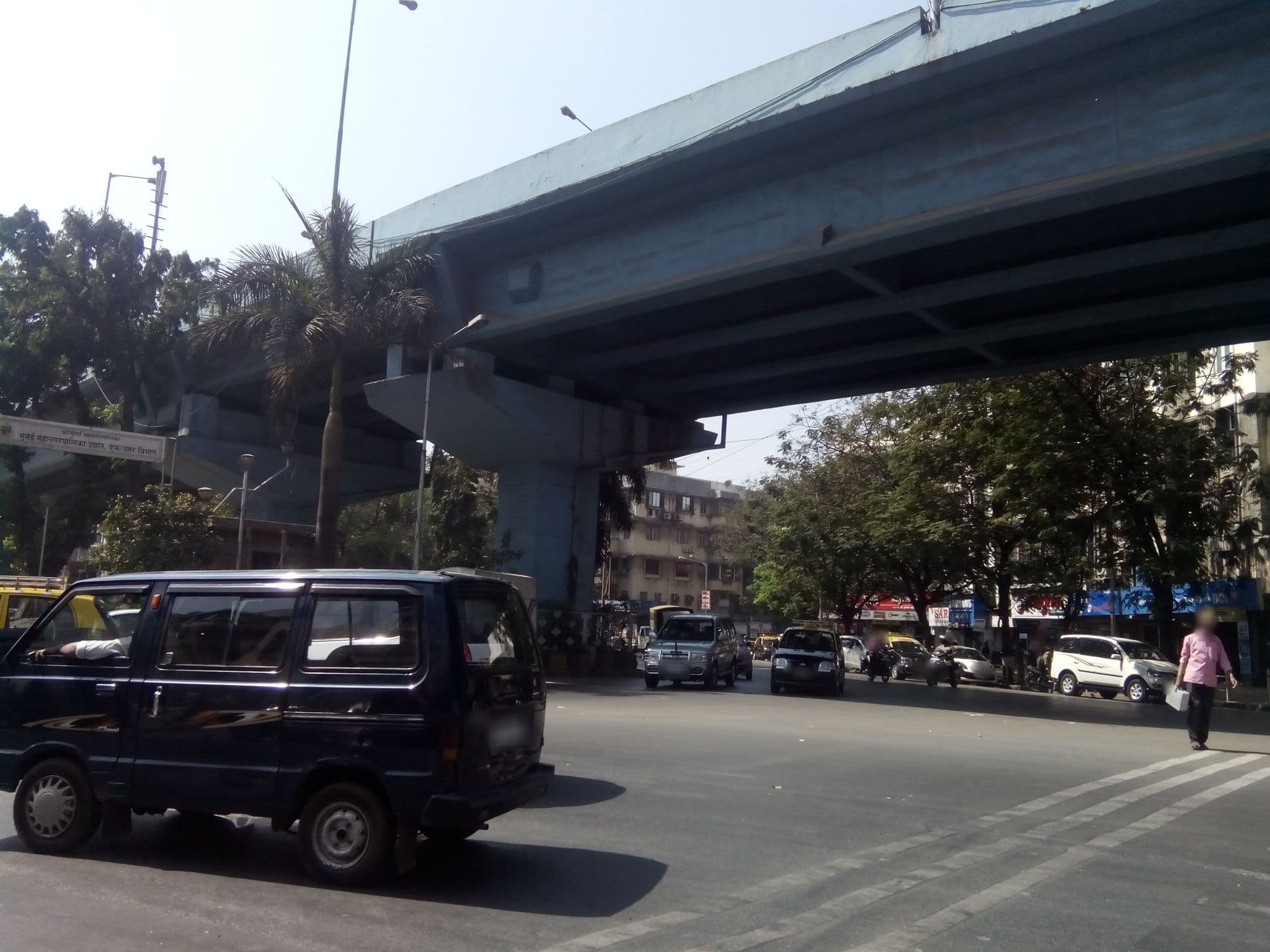 Street view near Hotel Peninsula, Dhārāvi — © kokila (CC BY-SA · Mapillary)