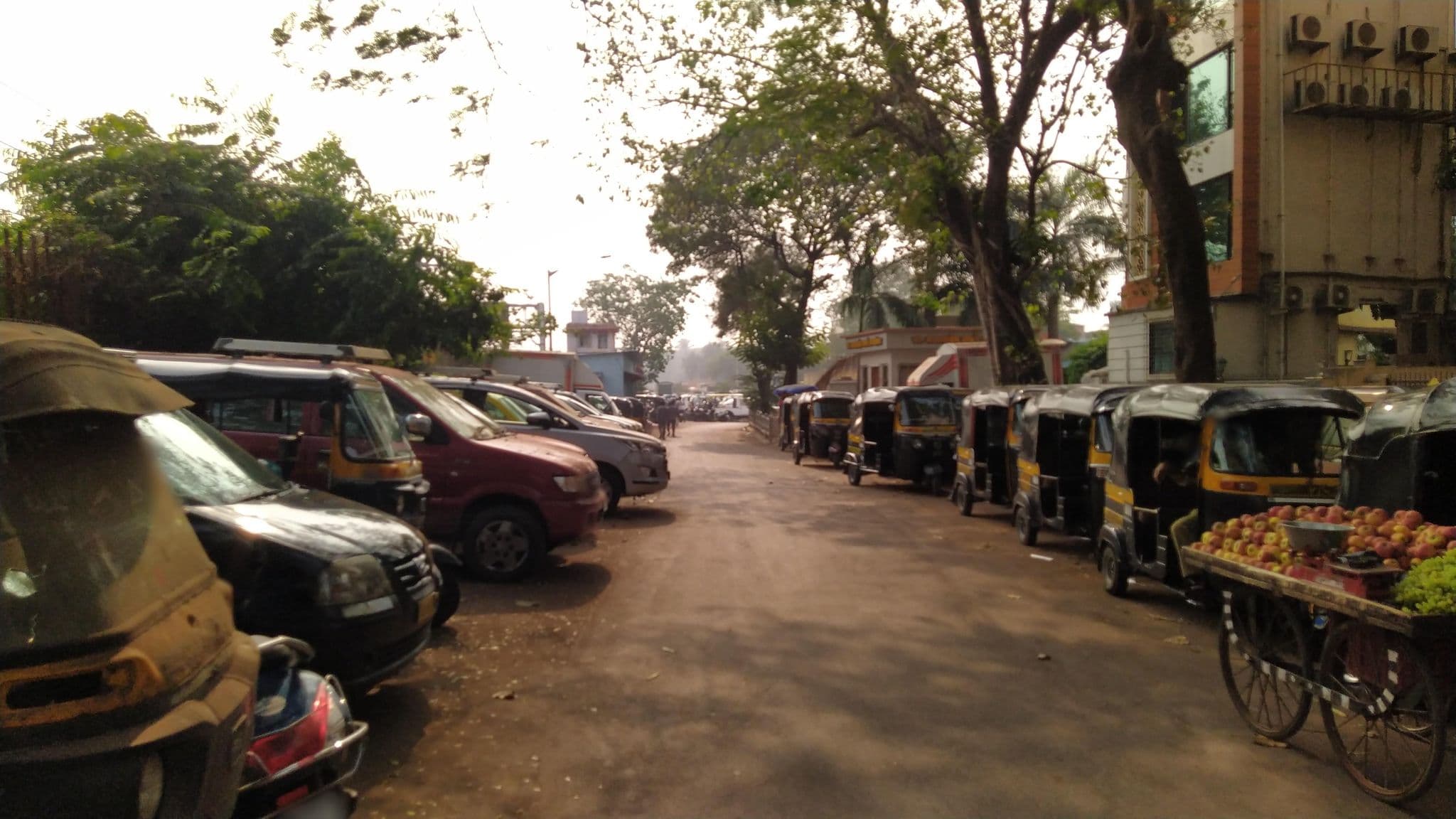 Street view near La Hotel Metro, Dhārāvi — © Ronnie114 (CC BY-SA · Mapillary)