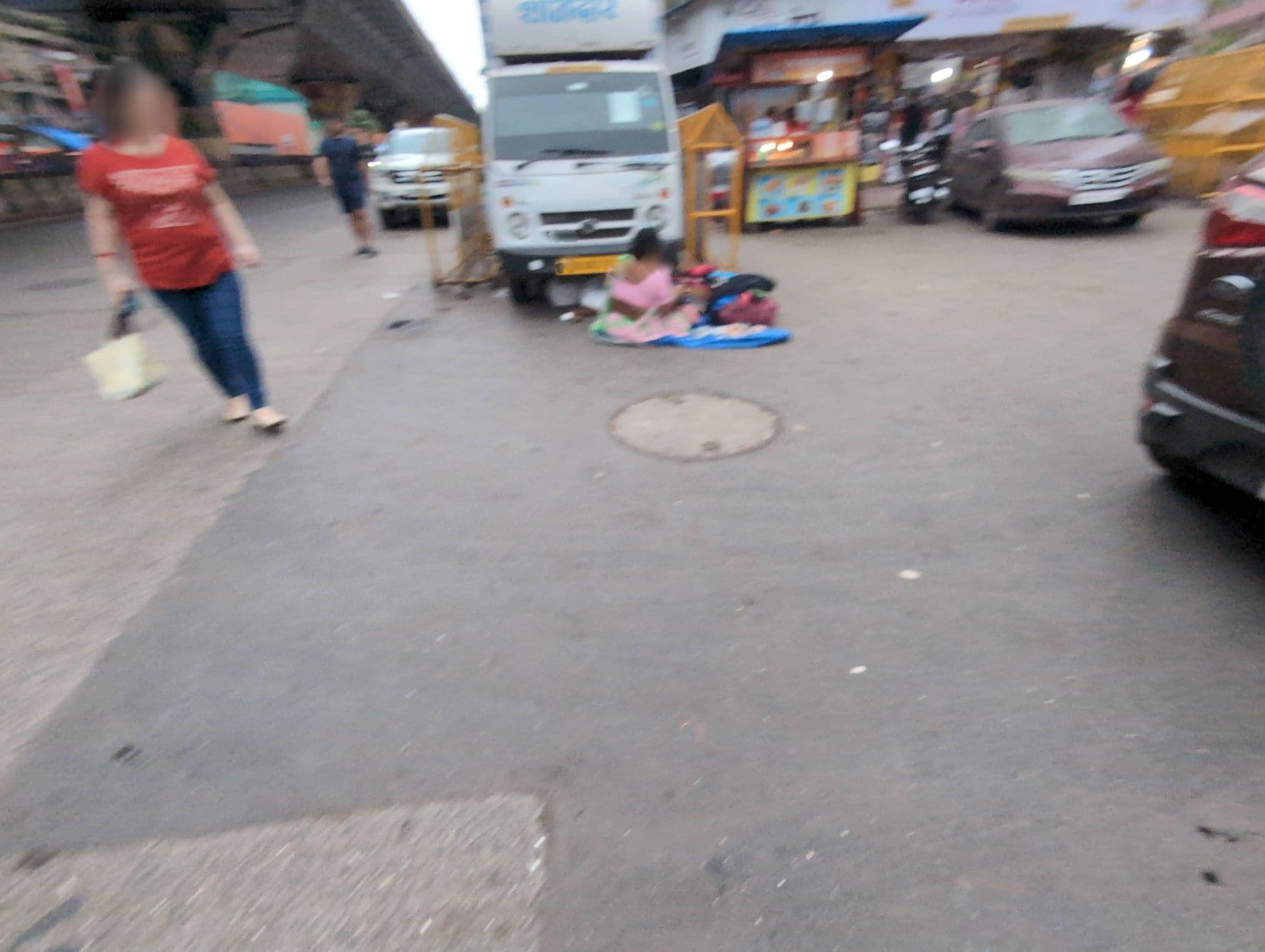 Street view near Hotel Hiramani, Dhārāvi — © deleted_user (CC BY-SA · Mapillary)