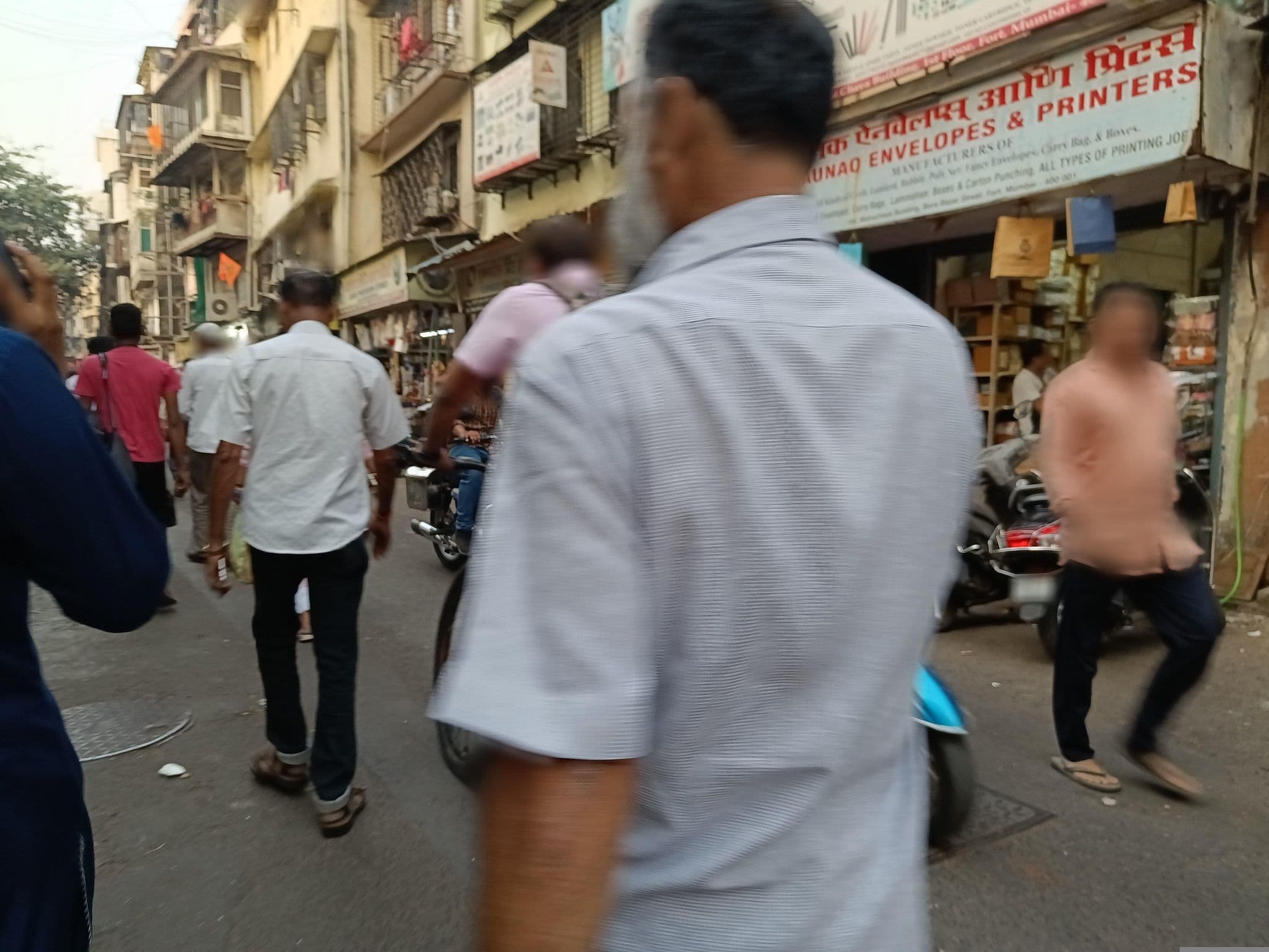 Street view near Paras Guest House, Kegaon — © WPStan (CC BY-SA · Mapillary)