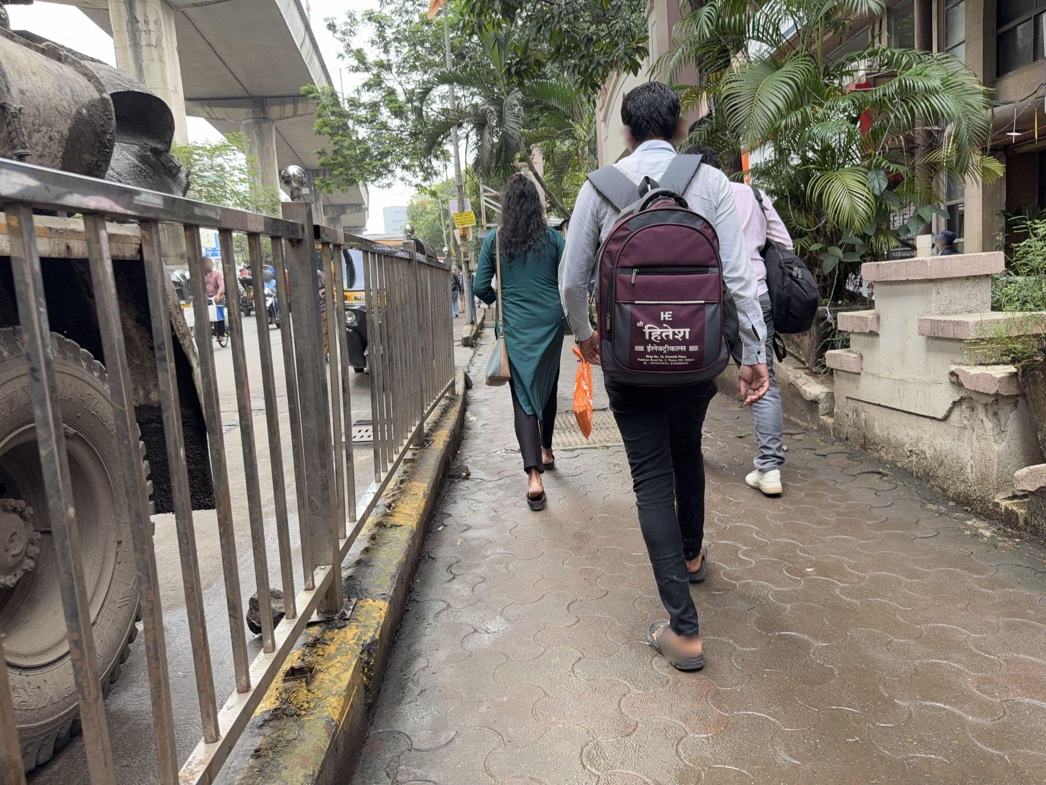 Street view near Red Earth Apartments, Powai — © WP_At (CC BY-SA · Mapillary)