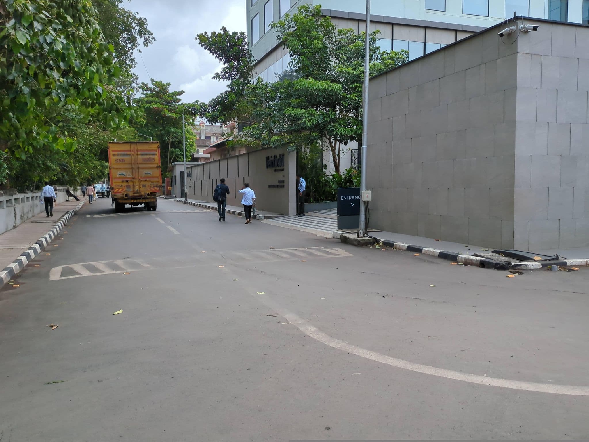 Street view near Rooftop Pool, Mumbai — © sayali1991 (CC BY-SA · Mapillary)