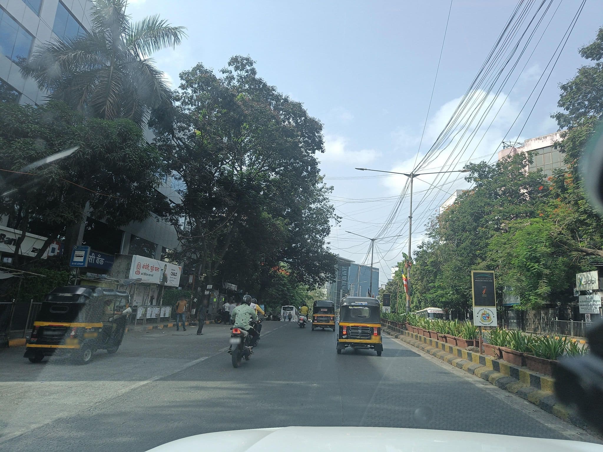 Street view near Tunga Regale Hotel, Powai — © varunbhakhri (CC BY-SA · Mapillary)