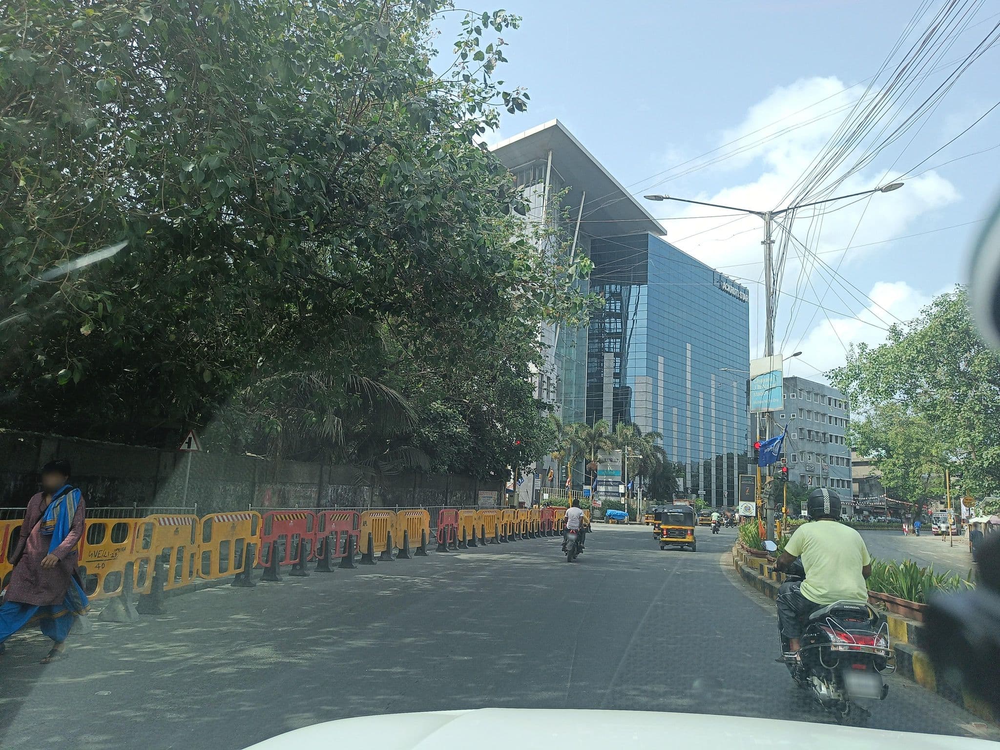 Street view near Goldfinch Hotel, Powai — © varunbhakhri (CC BY-SA · Mapillary)
