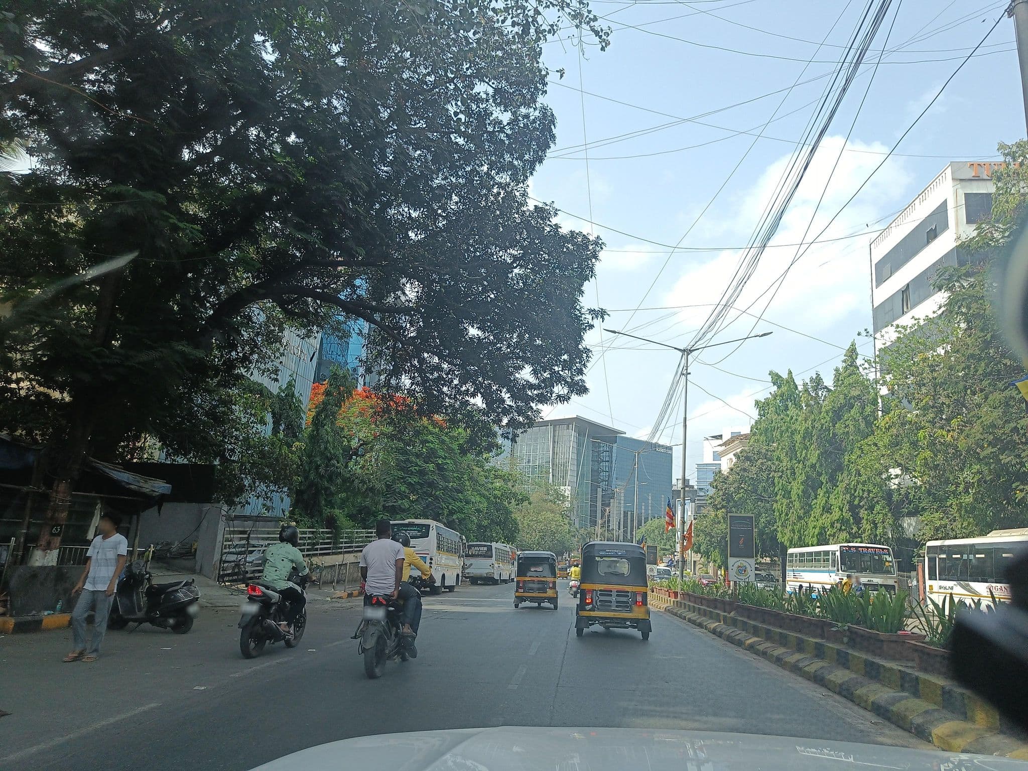 Street view near The Paradise by Tunga, Powai — © varunbhakhri (CC BY-SA · Mapillary)
