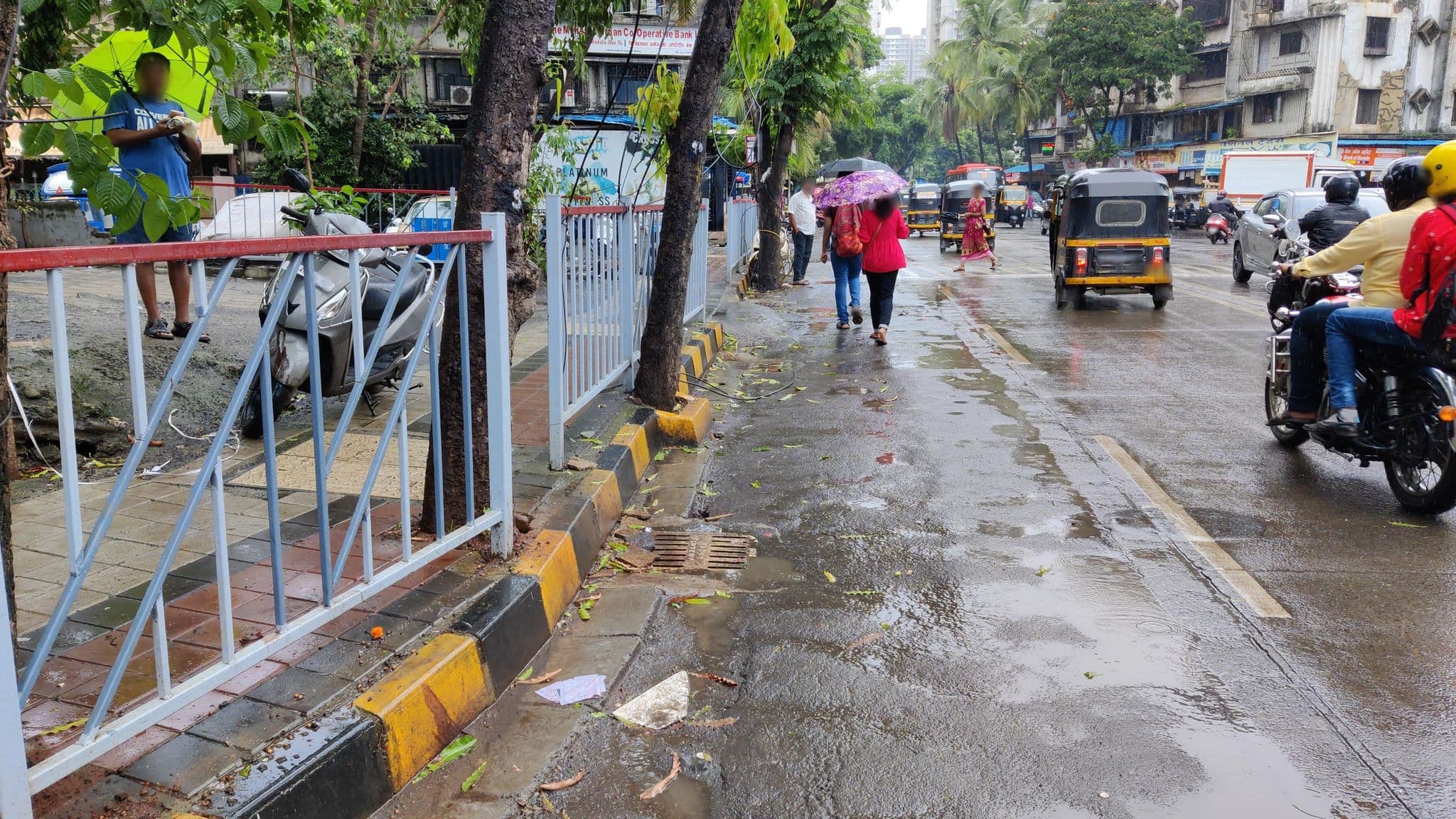Street view near Shree Gokulanand Hotels Pvt. Ltd., Borivli — © riddhee (CC BY-SA · Mapillary)