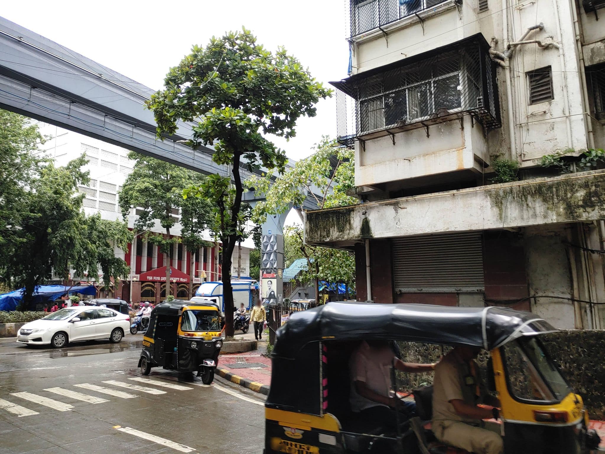 Street view near Hotel Palkhee, Mumbai — © Aryanpaul (CC BY-SA · Mapillary)