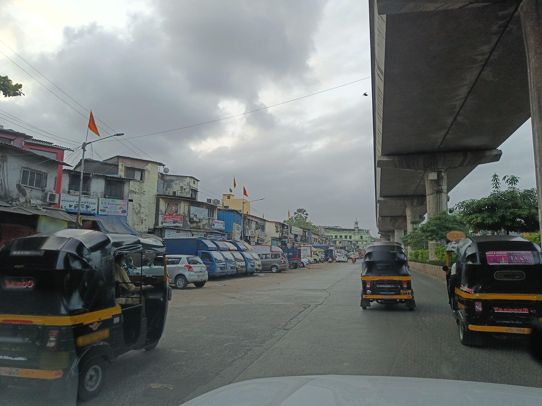 Street view near OYO 328 Hotel Royal Grand, Powai — © varunbhakhri (CC BY-SA · Mapillary)
