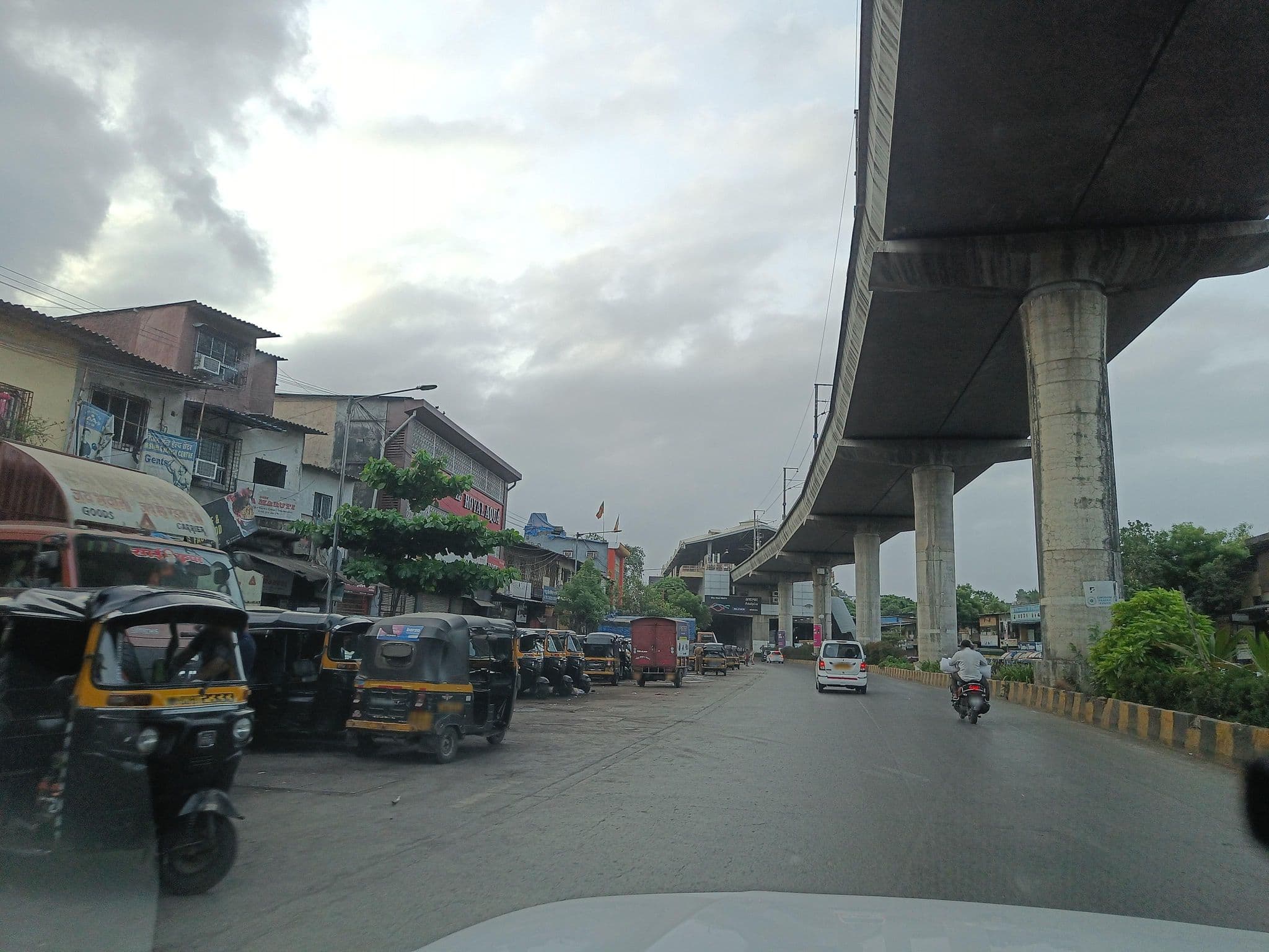 Street view near Asalpha Dormitory, Powai — © varunbhakhri (CC BY-SA · Mapillary)