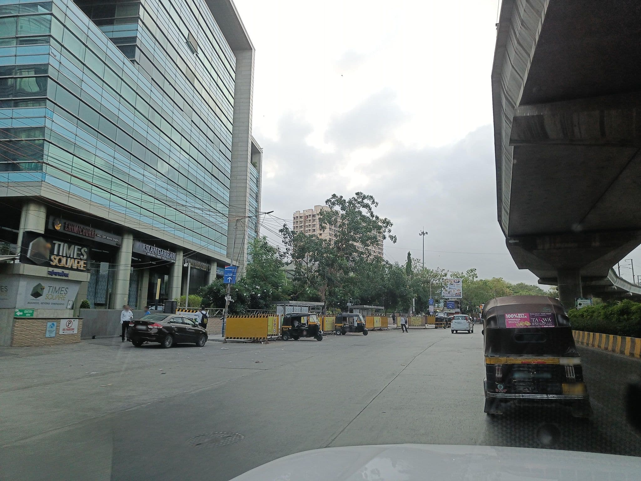 Street view near FabHotel Le Western Andheri, Powai — © varunbhakhri (CC BY-SA · Mapillary)