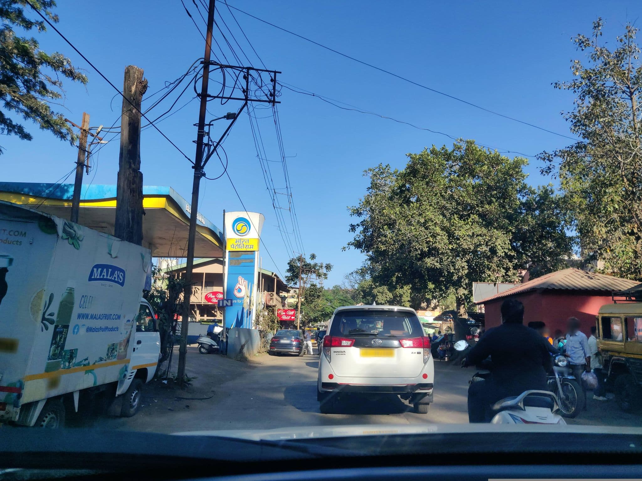 Street view near Devashish Arogyadham, Pānchgani — © AmrutaA (CC BY-SA · Mapillary)