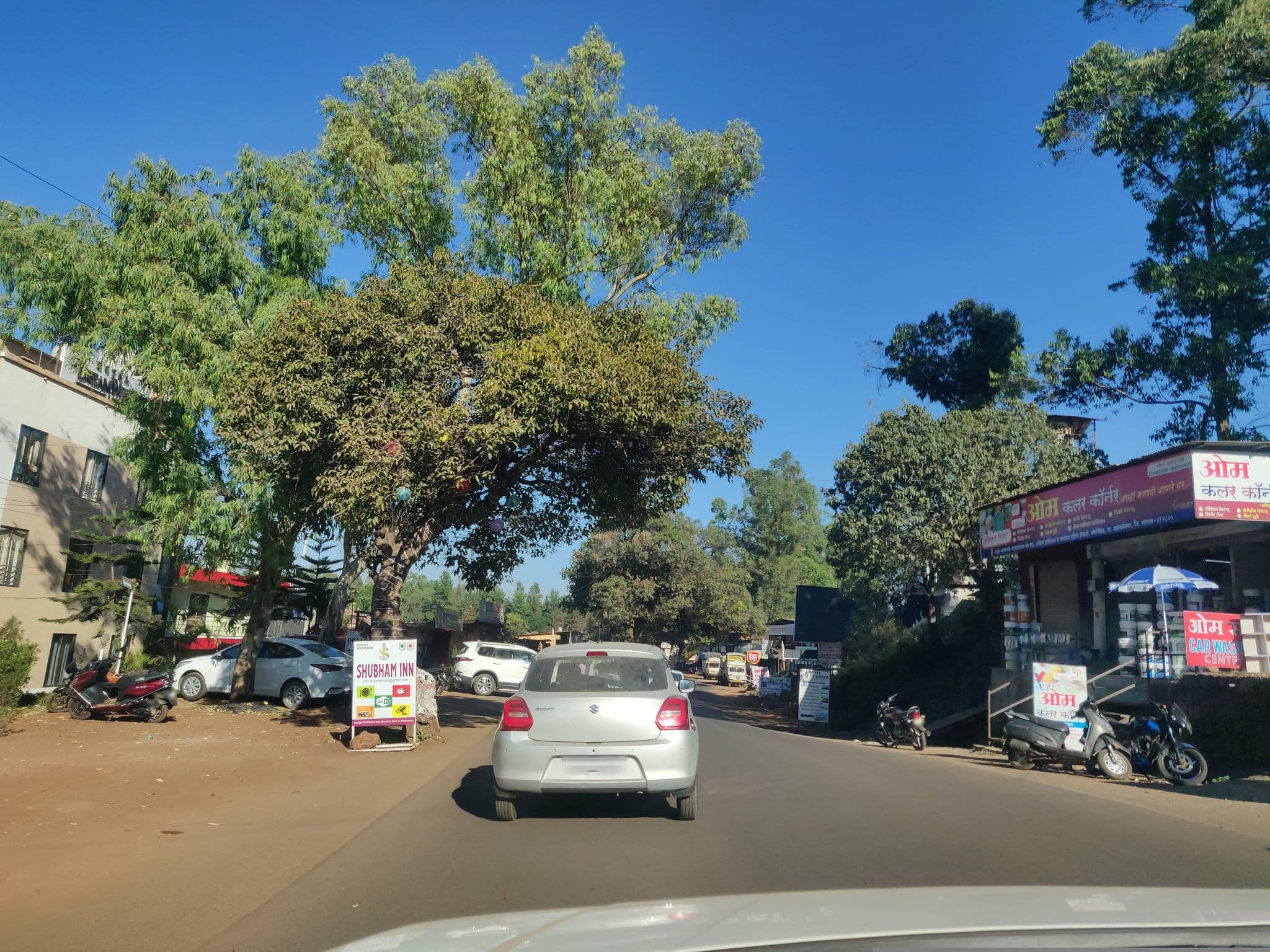 Street view near Hotel Blossom Panchgani, Pānchgani — © AmrutaA (CC BY-SA · Mapillary)