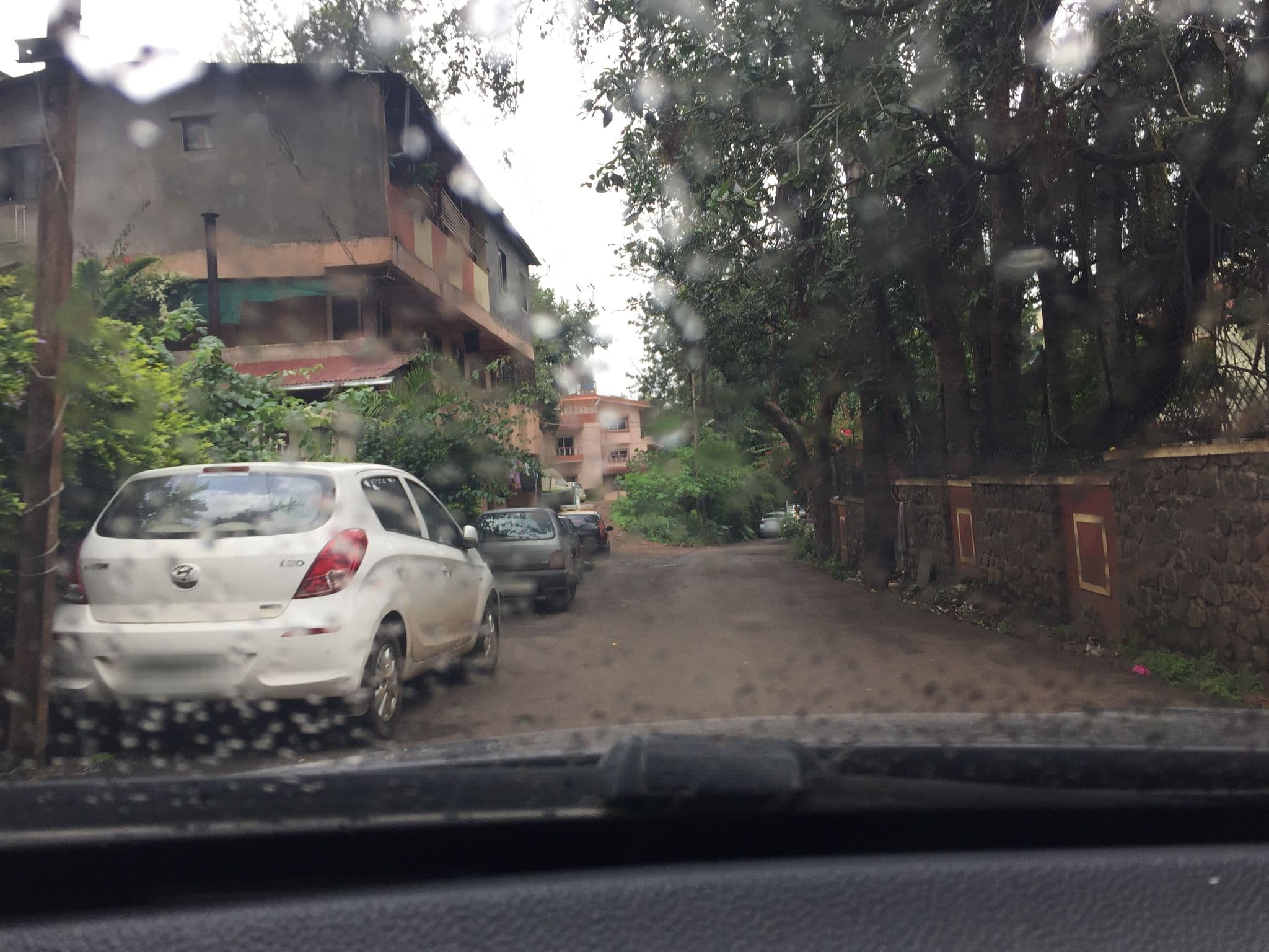 Street view near Parijat Hotel, Pānchgani — © shvrm (CC BY-SA · Mapillary)
