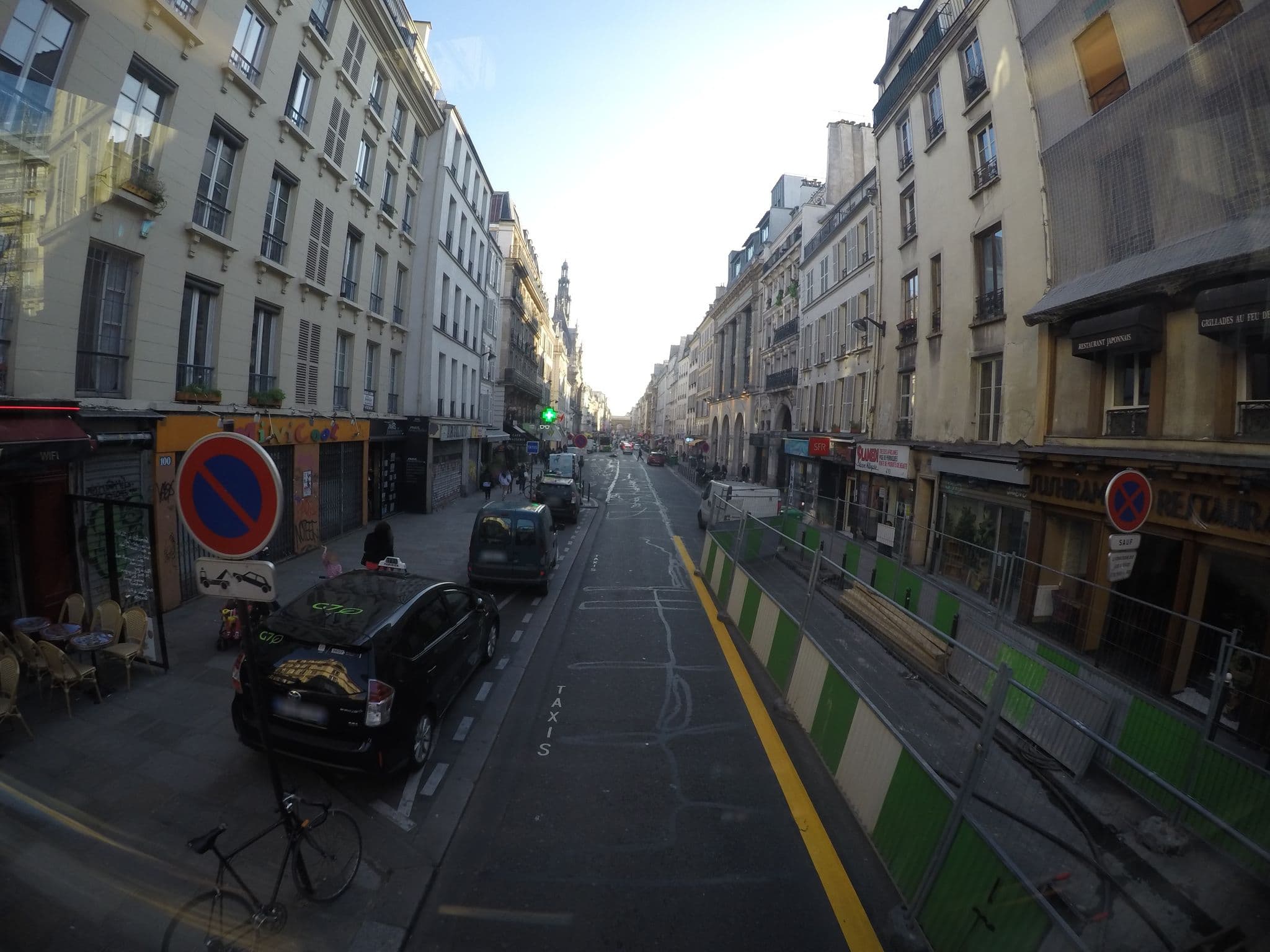 Street view near Est Hôtel Paris, Porte Saint-Martin — © ccossio (CC BY-SA · Mapillary)