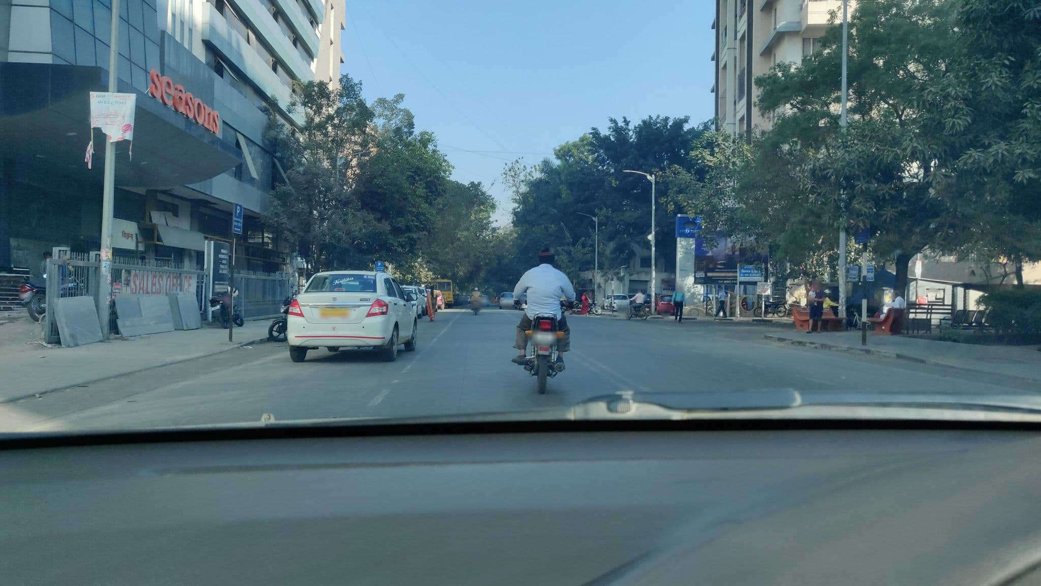 Street view near Seasons - An Apartment Hotel - Aundh, Khadki — © cartofy (CC BY-SA · Mapillary)