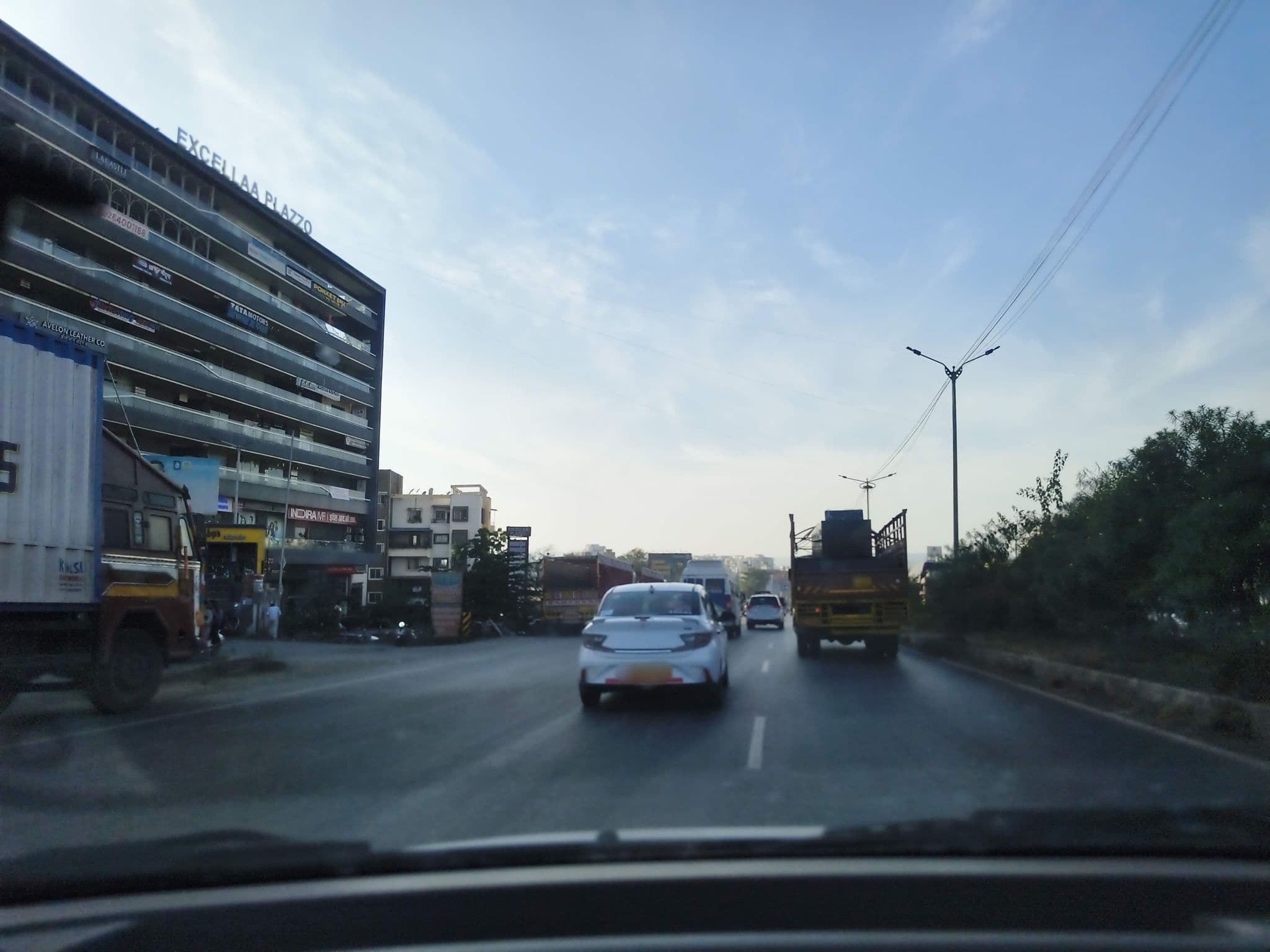 Street view near Hotel Ravikiran, Māngvādi — © nileshjagtap (CC BY-SA · Mapillary)
