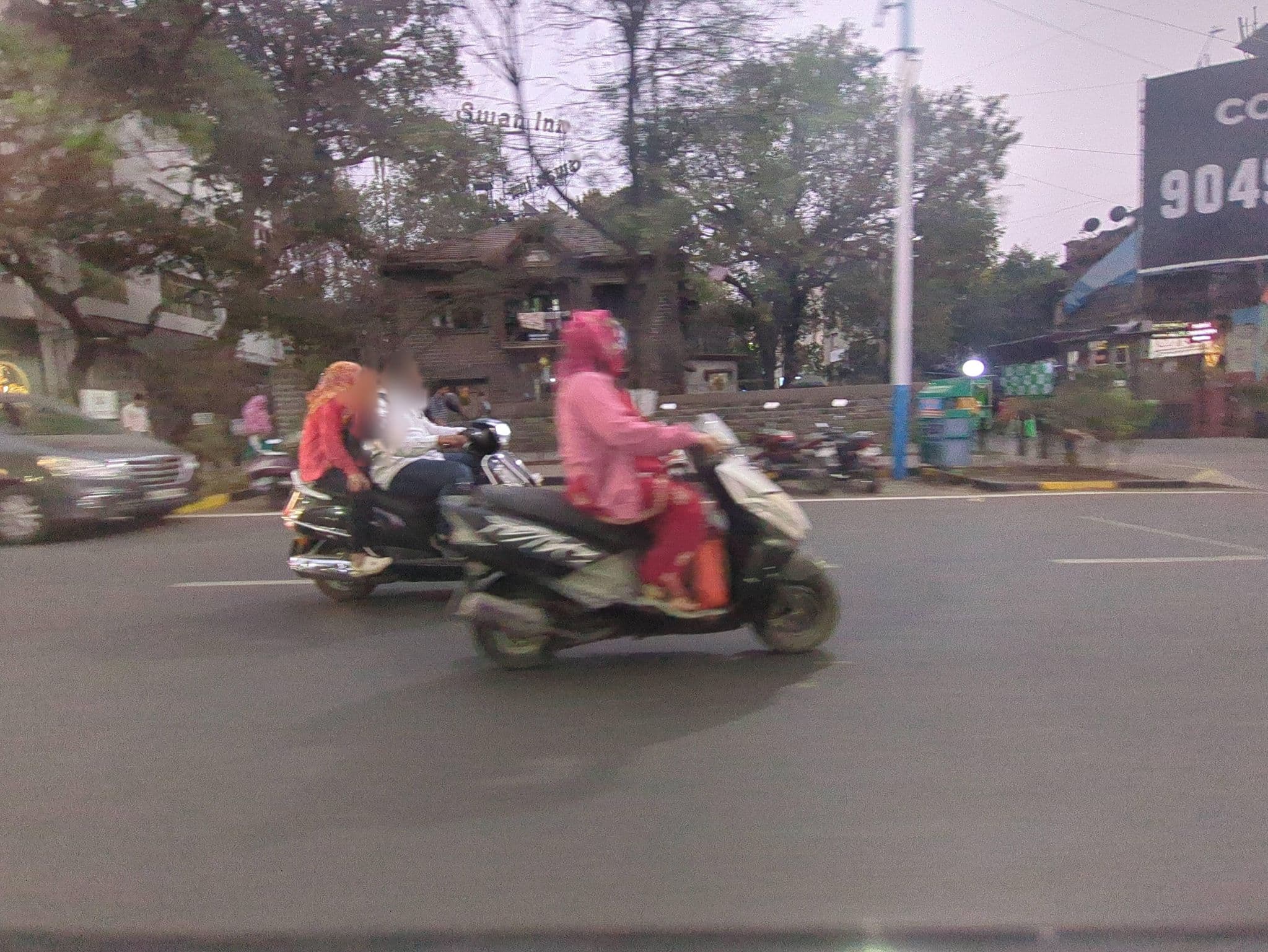 Street view near Hotel Swan Inn, Pune — © rdugal (CC BY-SA · Mapillary)