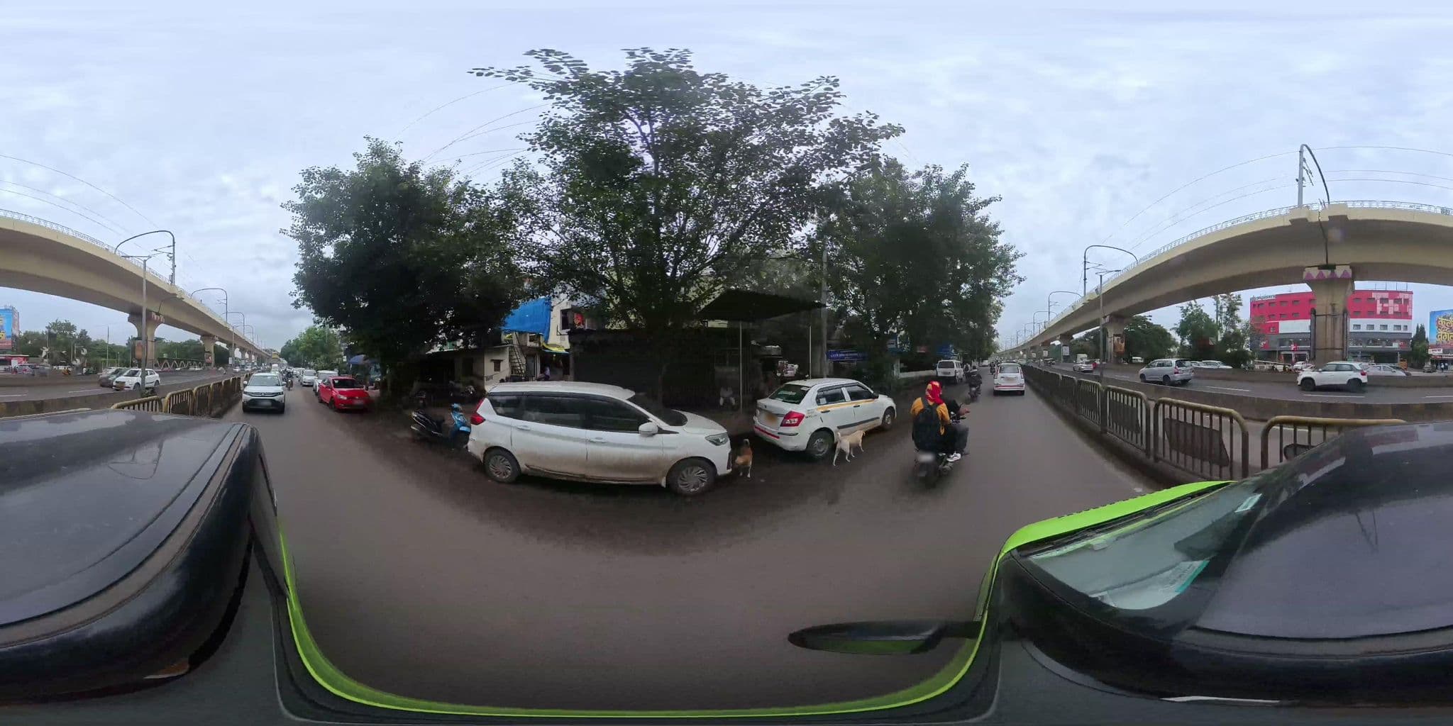 Street view near New Roxy Hotel, Khadki — © skysign (CC BY-SA · Mapillary)