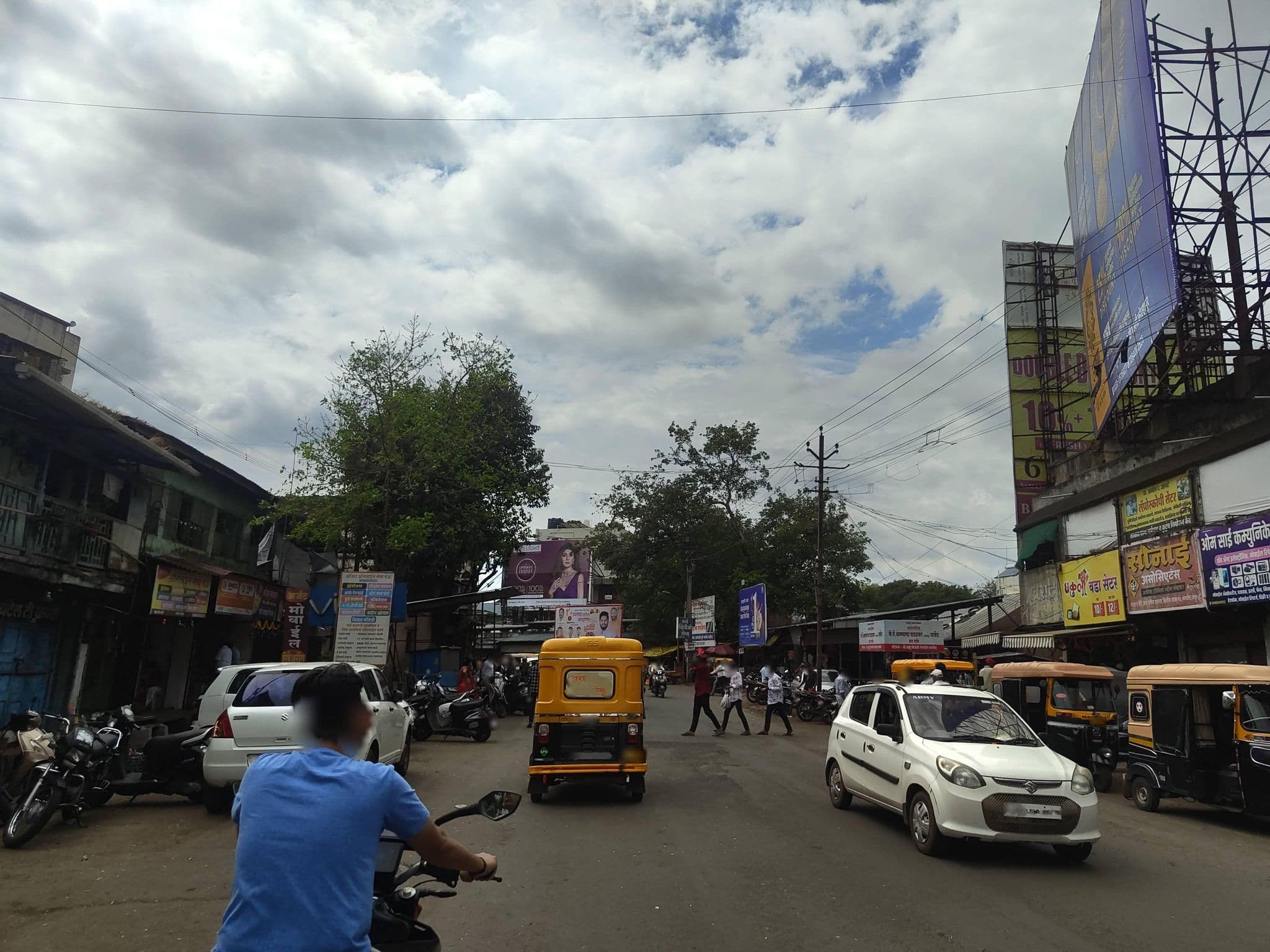Street view near Hotel sanman, Kolhāpur — © Pranav_2001 (CC BY-SA · Mapillary)