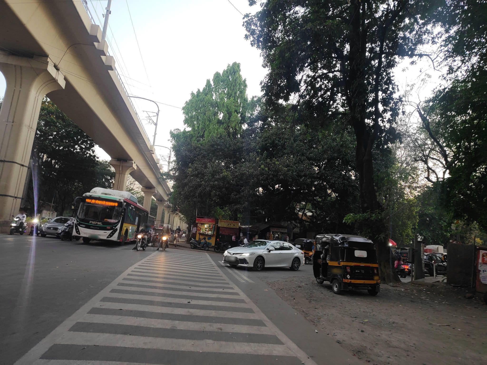 Street view near Hotel Srimaan, Shivaji Nagar — © Stuti_8 (CC BY-SA · Mapillary)