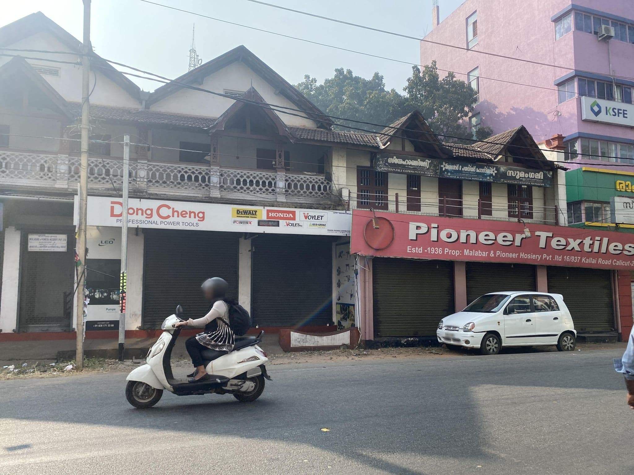 Street view near Hotel Kingfort, Kozhikode — © livableurbanism (CC BY-SA · Mapillary)