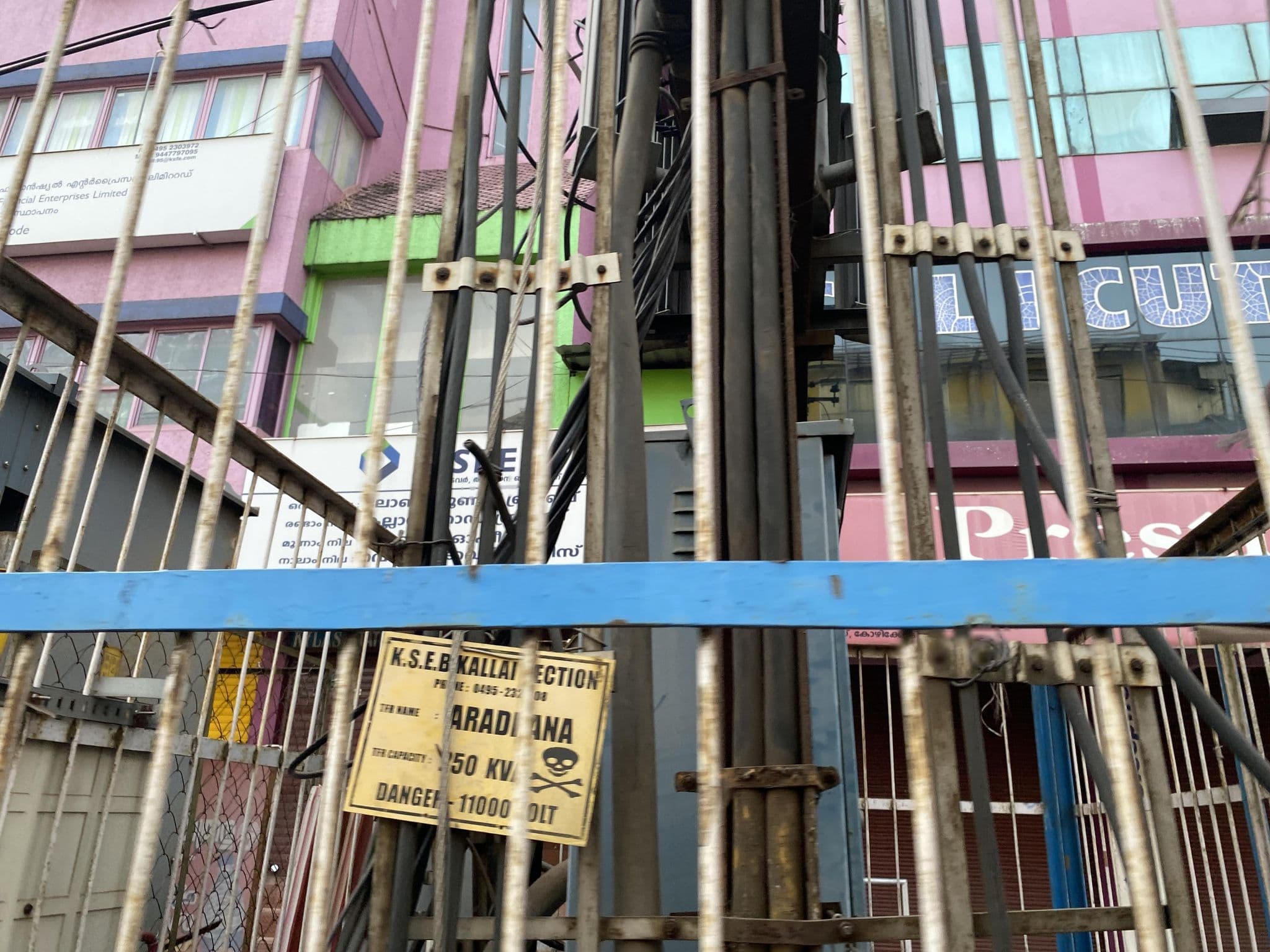Street view near Woodies Bleisure Hotel, Kozhikode — © livableurbanism (CC BY-SA · Mapillary)