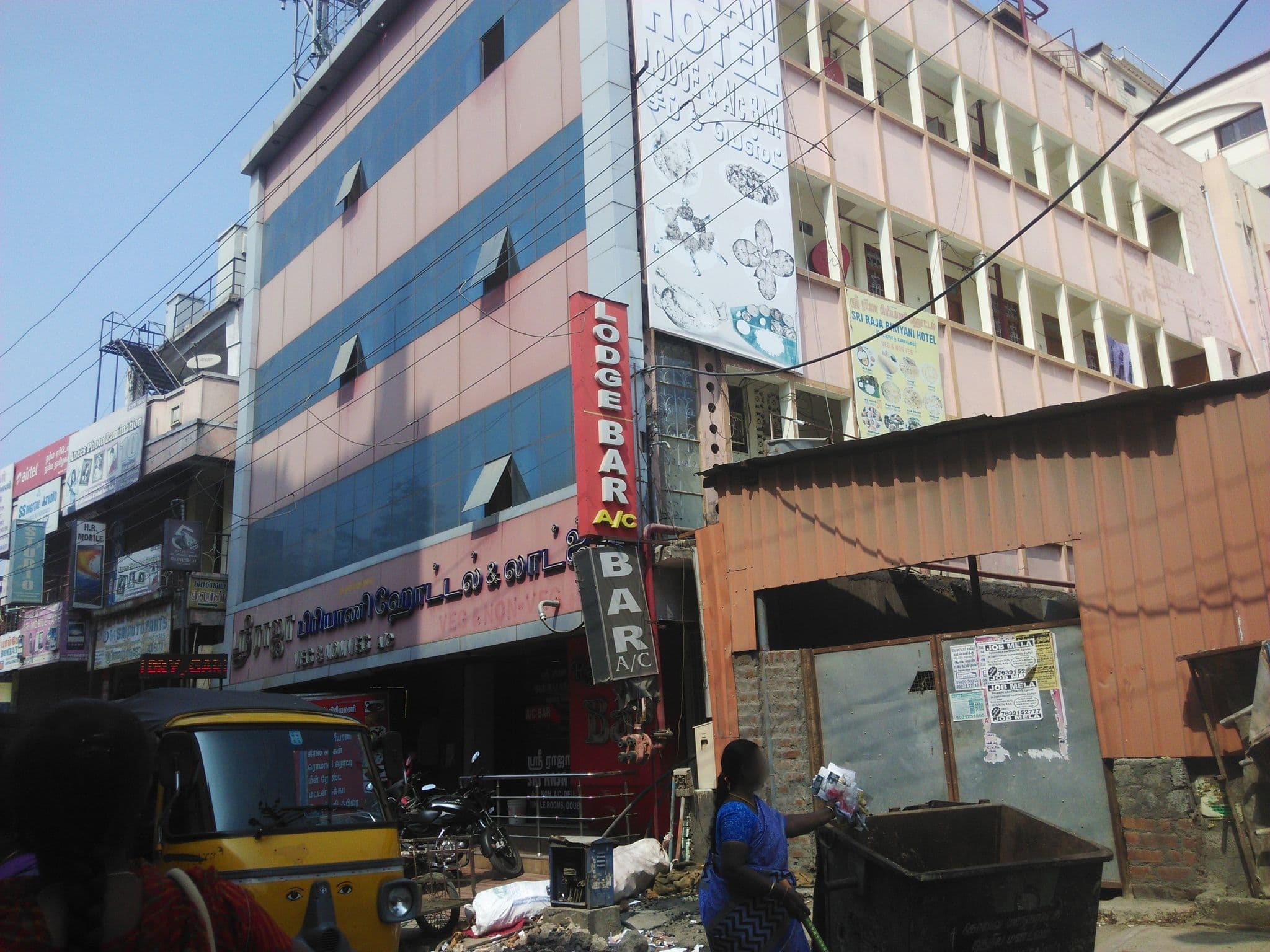 Street view near hotel Vishnu Priya, Coimbatore — © madhumidasri (CC BY-SA · Mapillary)