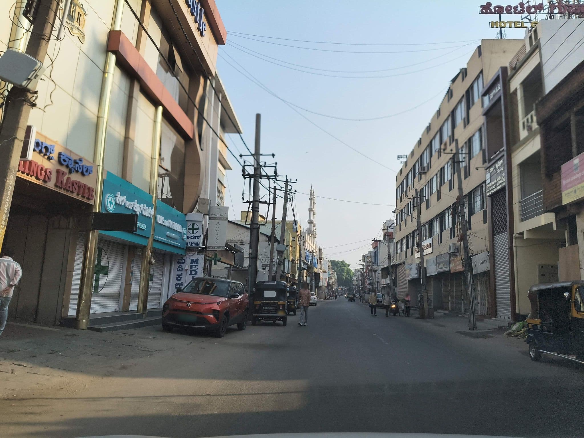 Street view near Hotel Kings Kastle, Mysuru — © ph4ni (CC BY-SA · Mapillary)