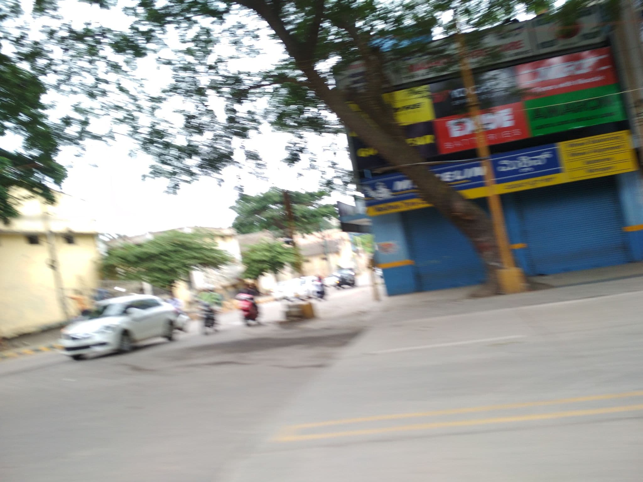 Street view near Hotel Royal Palace, Mysuru — © prtksxna (CC BY-SA · Mapillary)