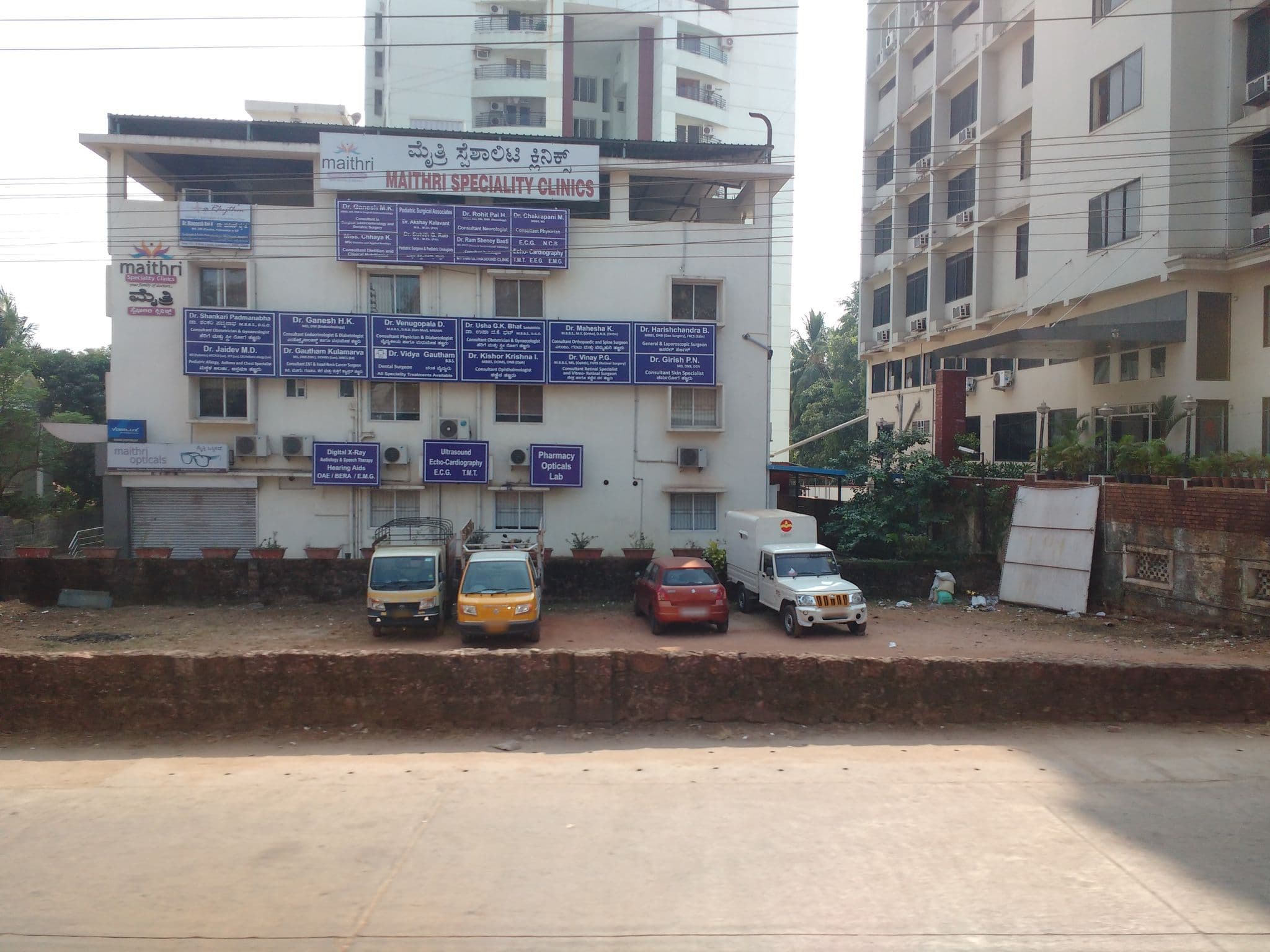 Street view near Hotel Maya International, Mangaluru — © srividya (CC BY-SA · Mapillary)
