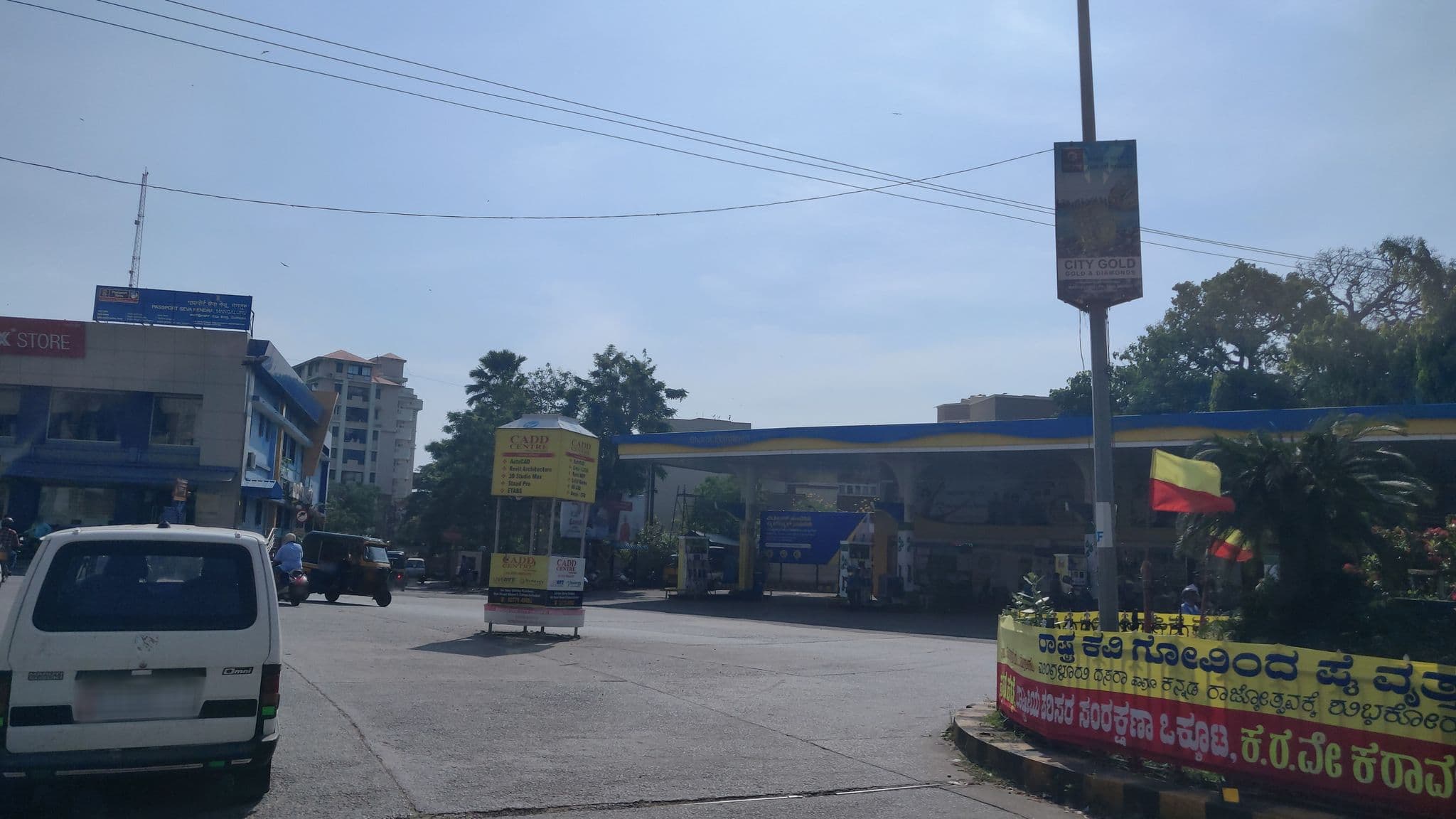 Street view near Treebo Papplion Palace, Mangaluru — © janetmishineva (CC BY-SA · Mapillary)