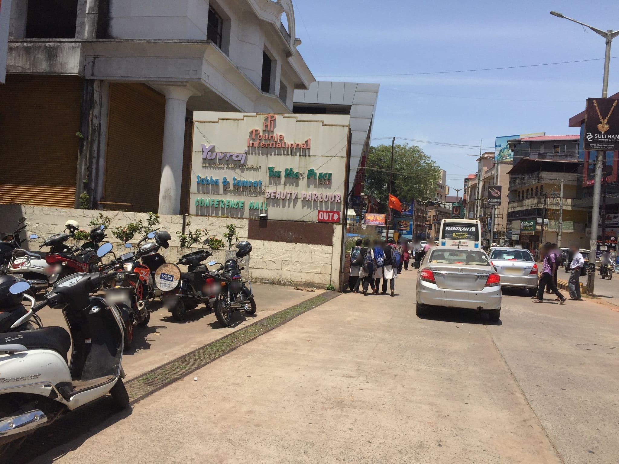Street view near Hotel Hindusthan, Mangaluru — © piyusht (CC BY-SA · Mapillary)
