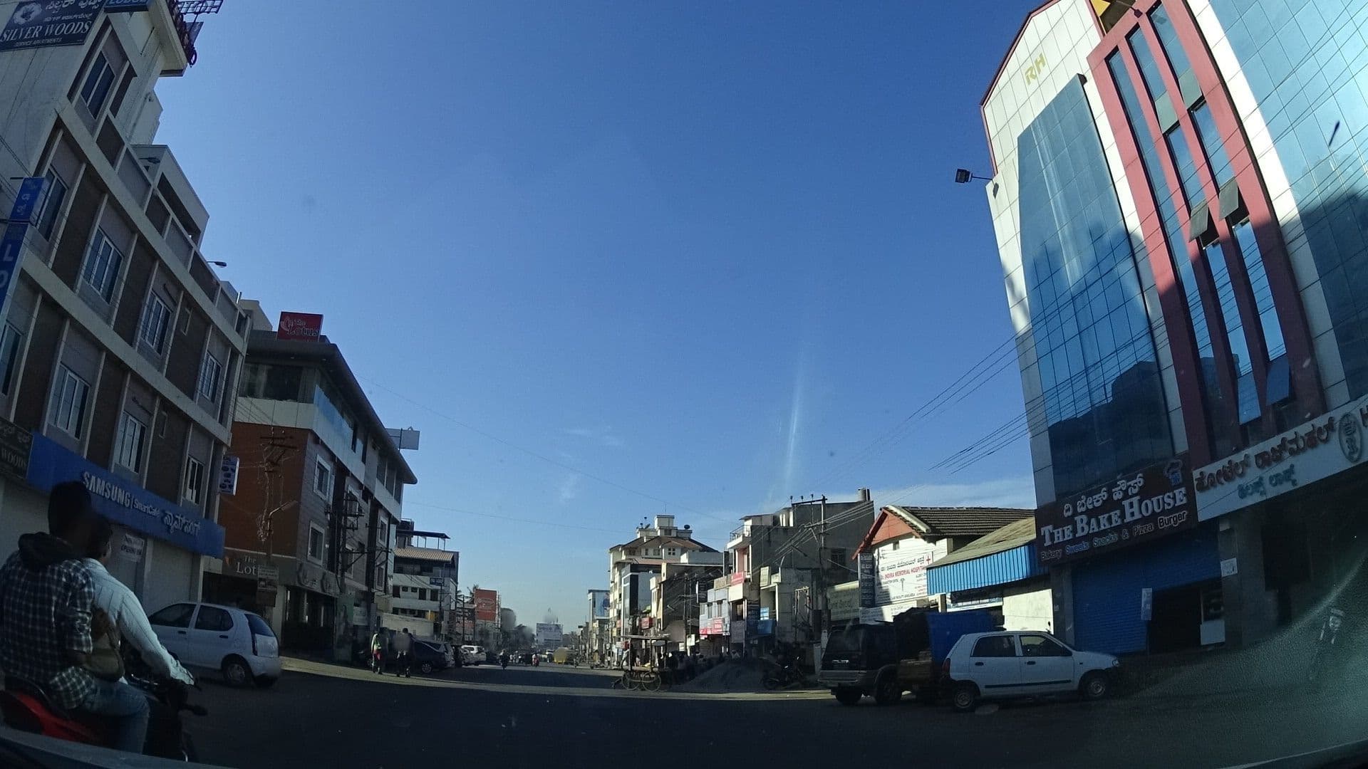 Street view near Silverwoods Service Apartment, Chikmagalūr — © geohacker (CC BY-SA · Mapillary)