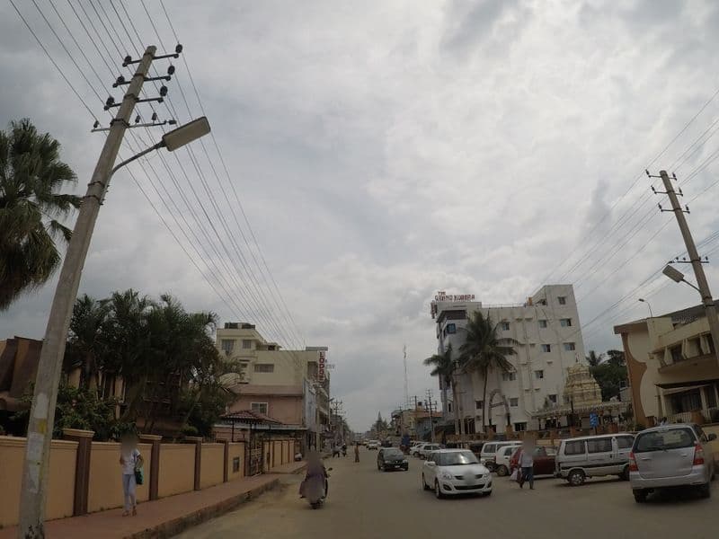 Street view near Tresca Luxury Hotel, Chikmagalūr — © deepak_bicycle (CC BY-SA · Mapillary)