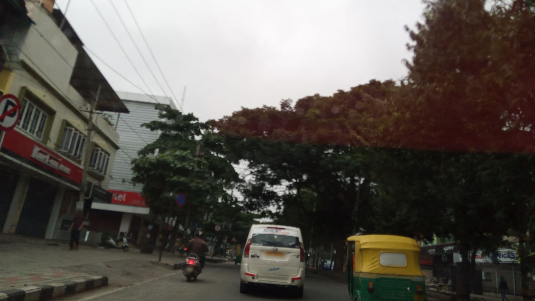 Street view near Palace Hotel, Bengaluru — © pradeepbv (CC BY-SA · Mapillary)