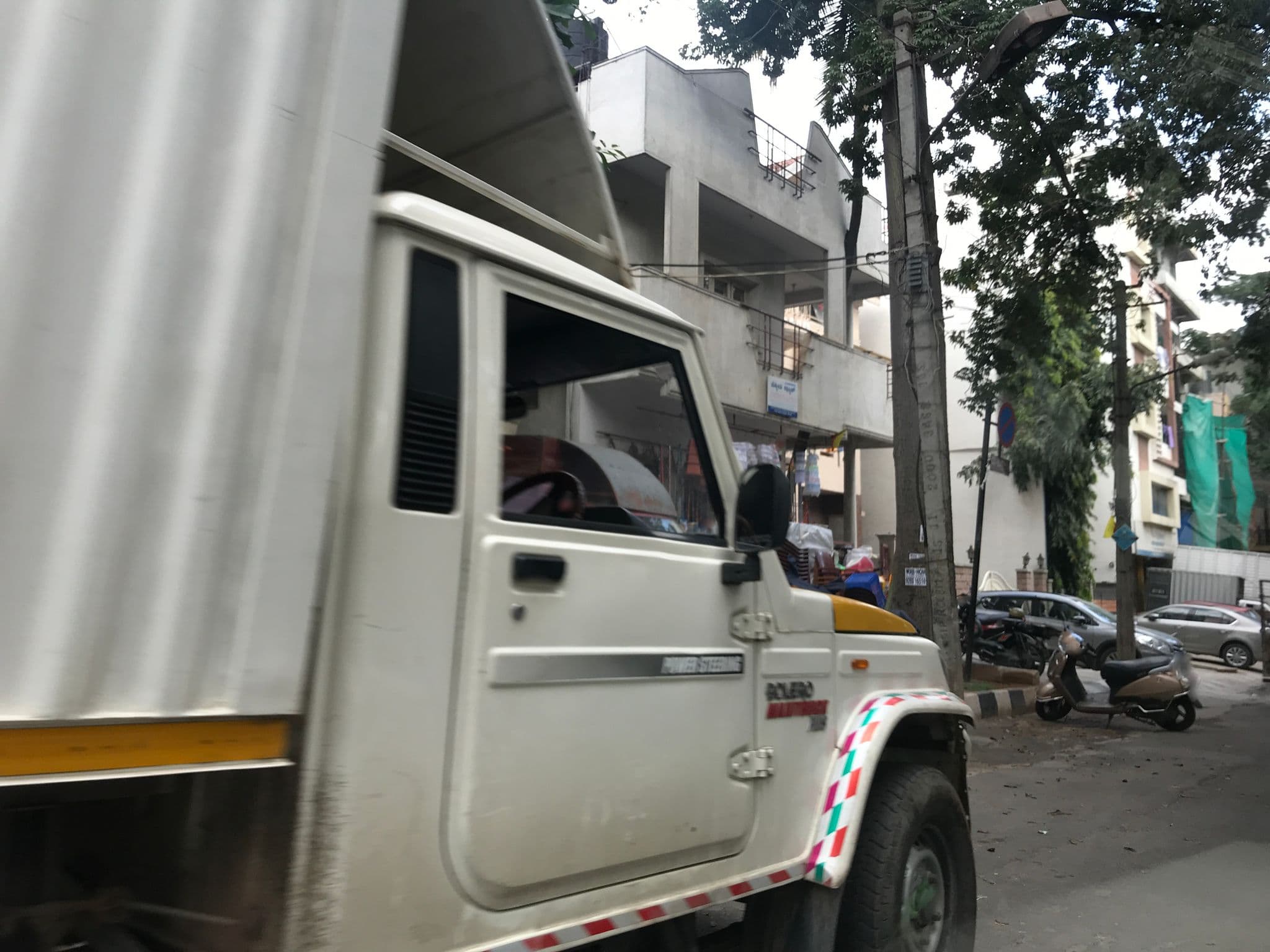 Street view near Hotel Majestic, Bengaluru — © miguel_andrade (CC BY-SA · Mapillary)