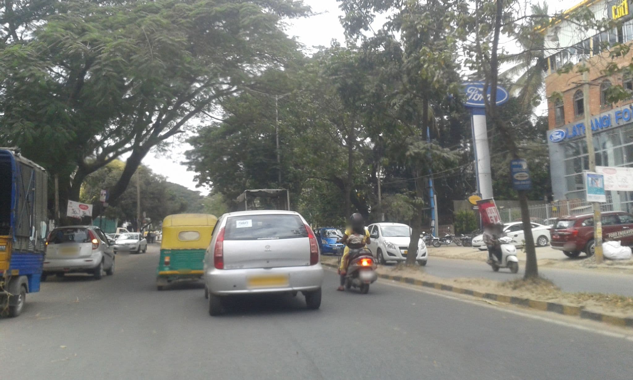 Street view near the Hhi, Bengaluru — © yogi (CC BY-SA · Mapillary)