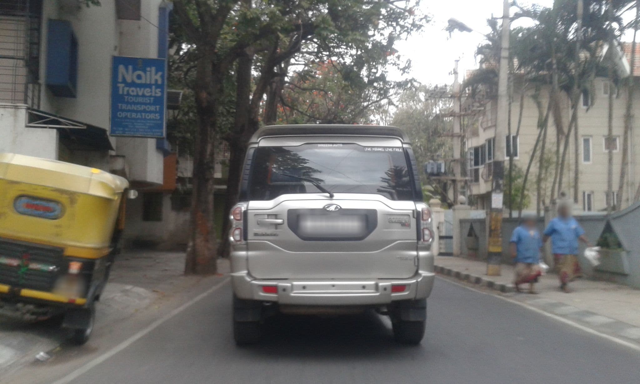 Street view near Kalluri Hostels, Bengaluru — © yogi (CC BY-SA · Mapillary)