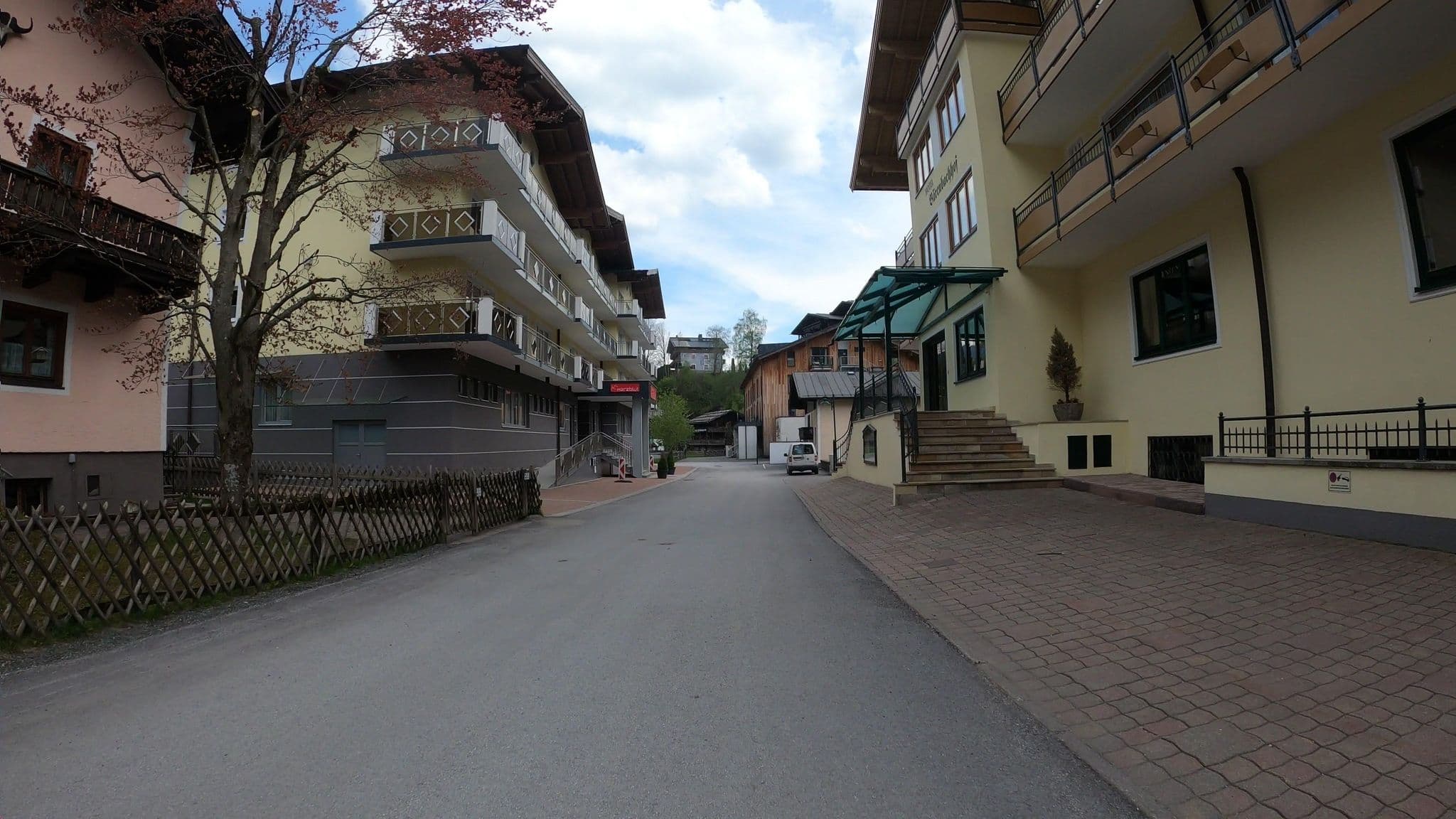 Street view near Bärenbachhof, Saalbach — © osmplus_org (CC BY-SA · Mapillary)