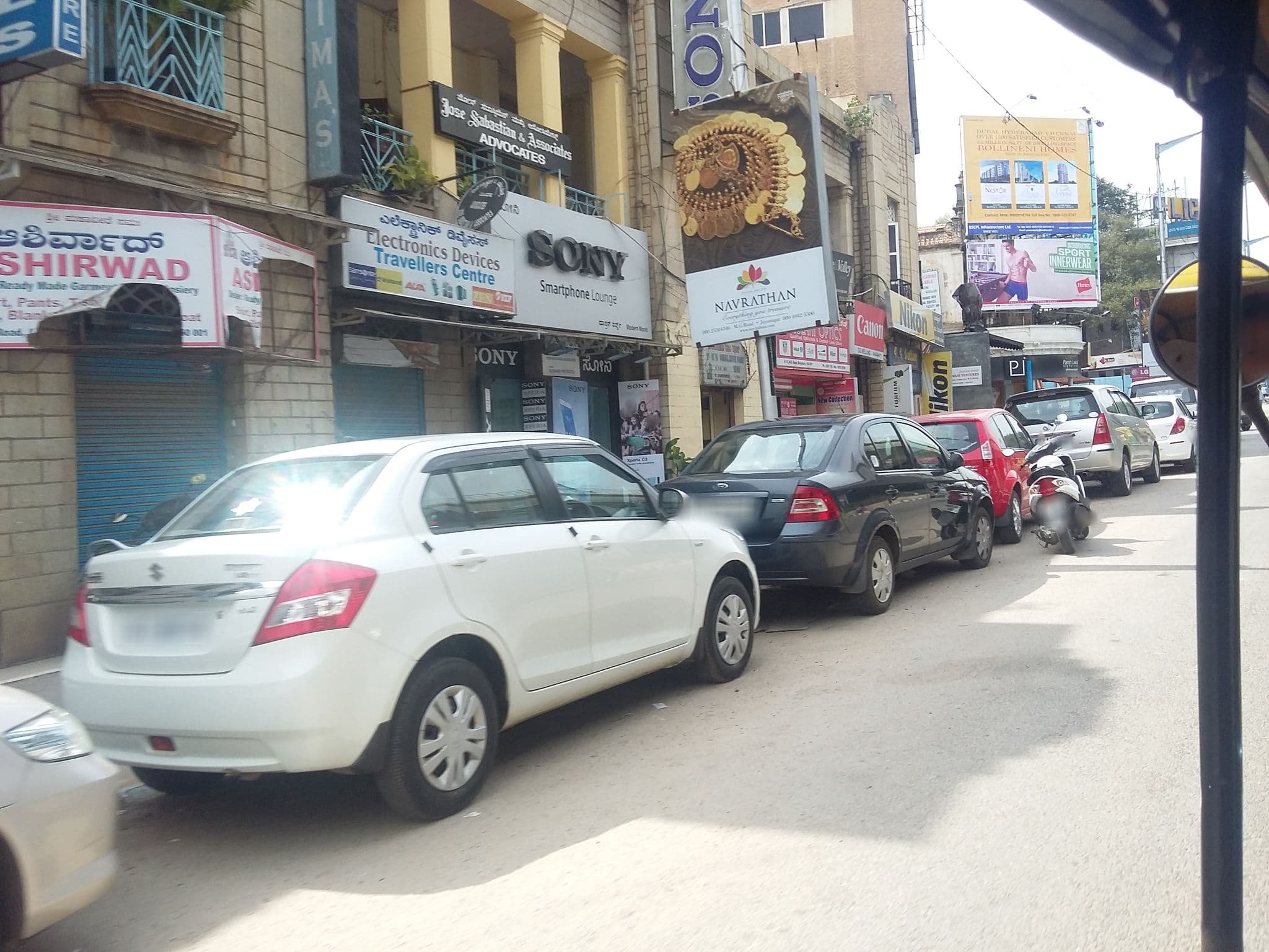 Street view near Dunsvirk Inn, Bengaluru — © ericg (CC BY-SA · Mapillary)
